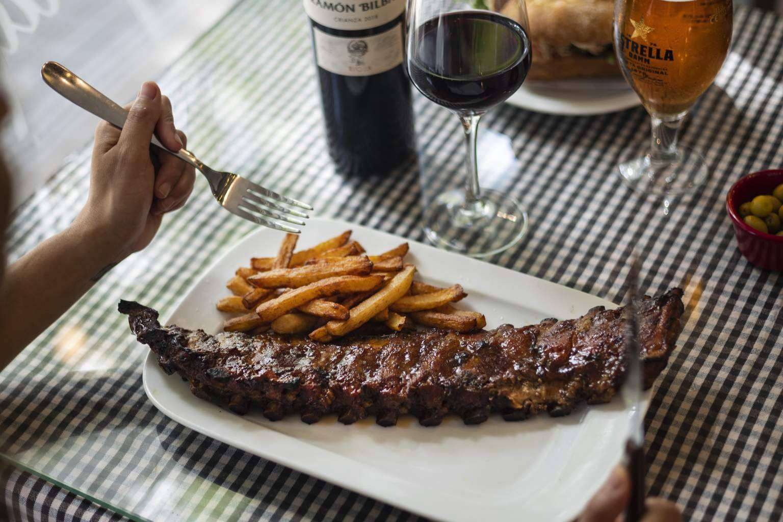 Una amplia variedad de tapas para todos los gustos en la Barceloneta con Pasa Tapas