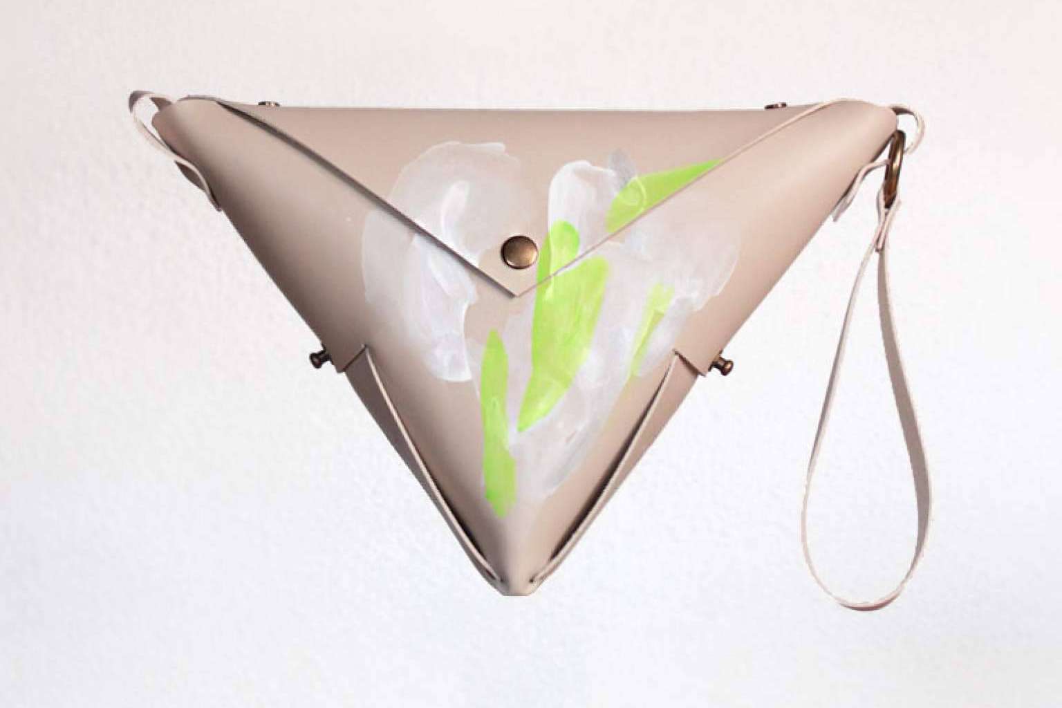 Bolsos pintados a mano; la fusión de arte y diseño en Araceli García