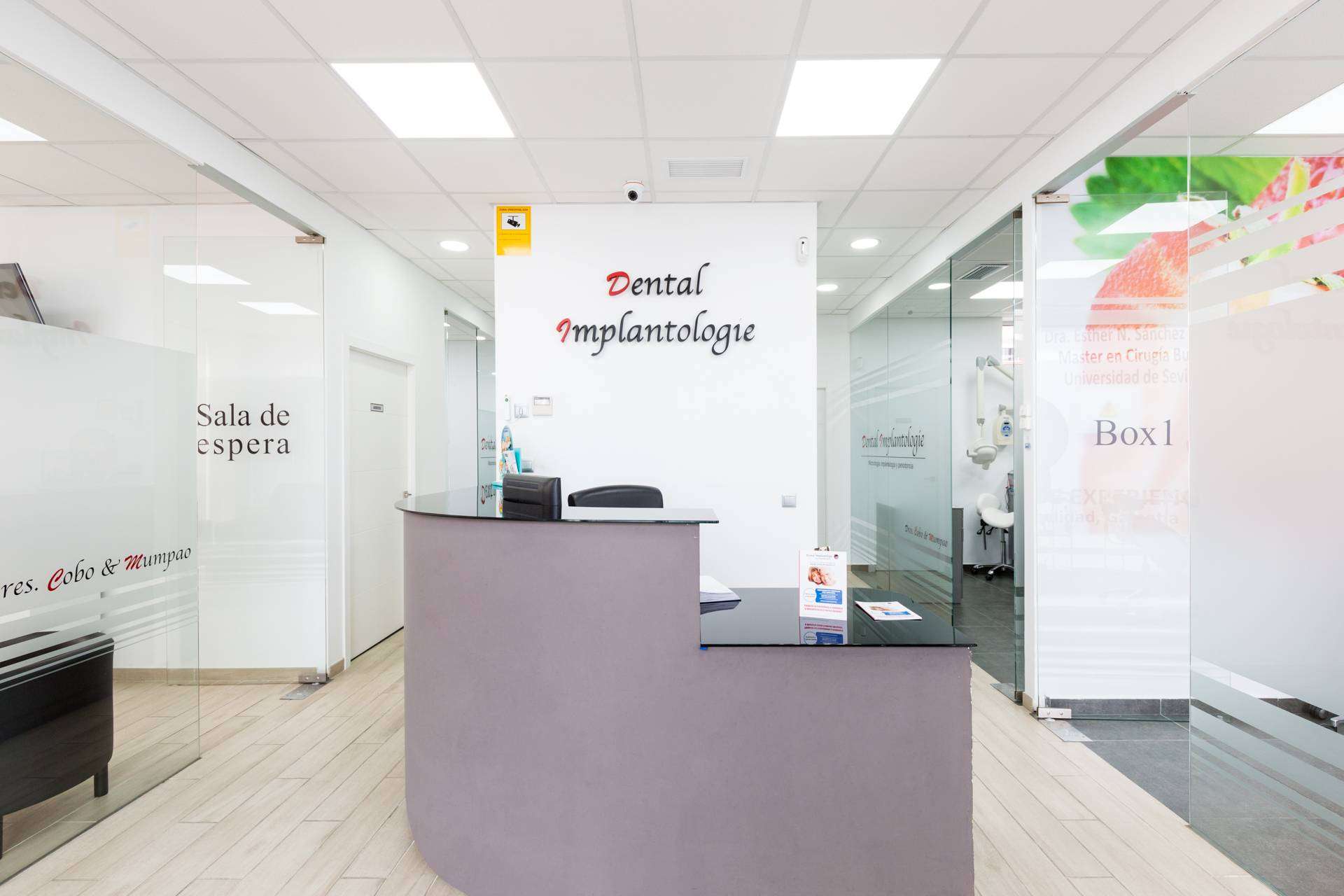 La clínica de dentista en Sevilla Dental Implantologie especializada en la realización de cirugías, implantes y periodoncia