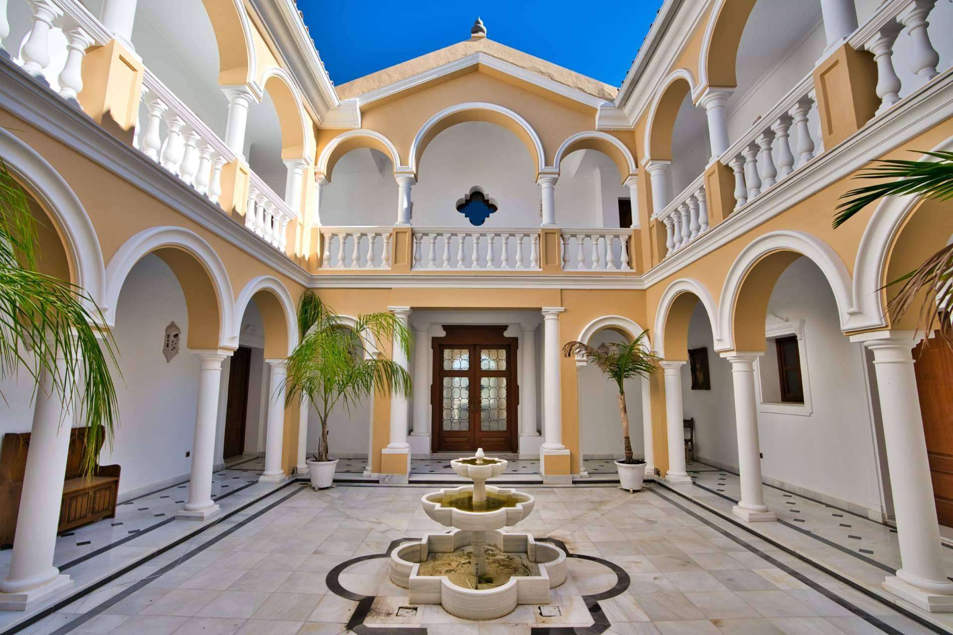 Villa Rosi es una villa clásica y de lujo bañada por el sol de Marbella de Zeuthen & Company