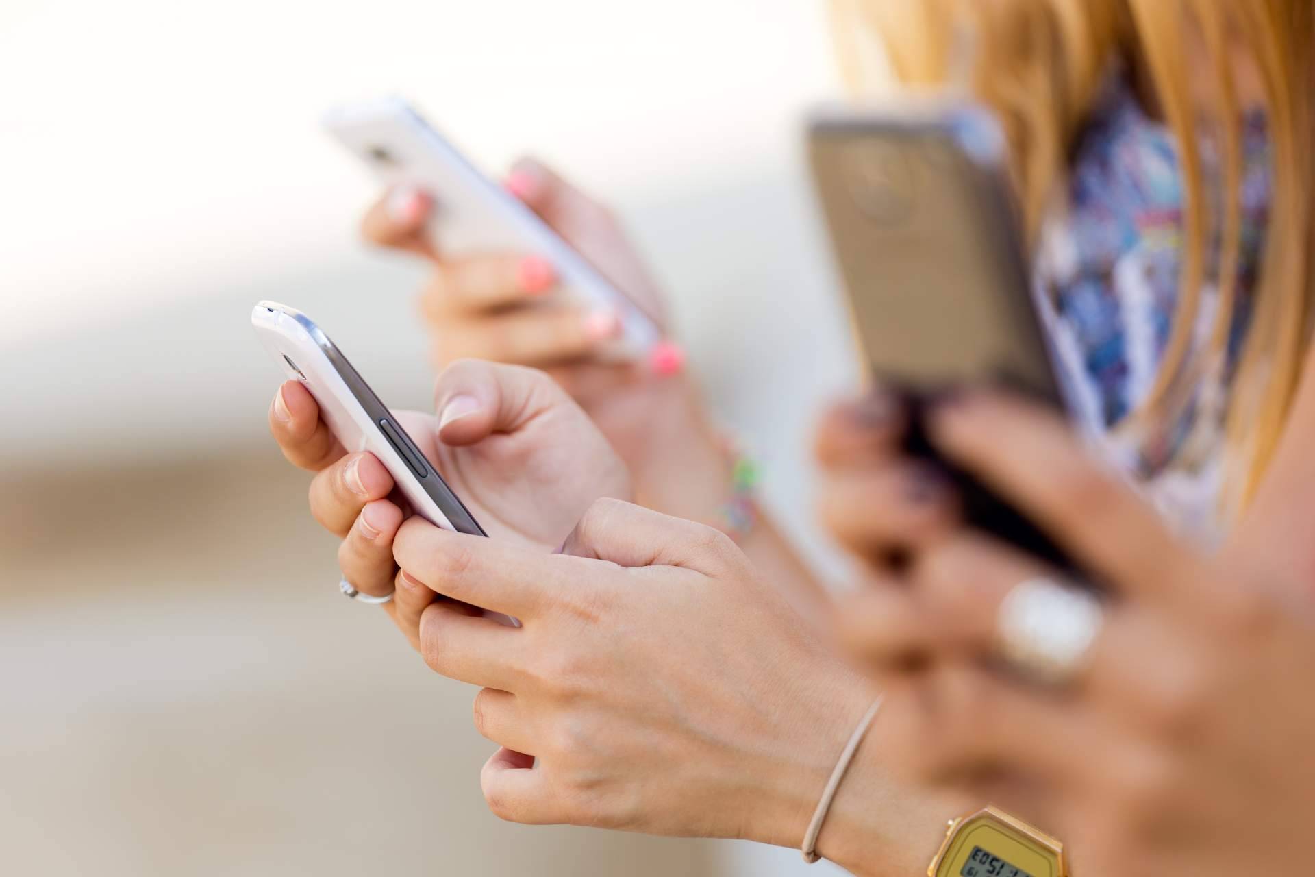 Aprender a usar WhatsApp de la mano de Ados Asesoría Alternativa