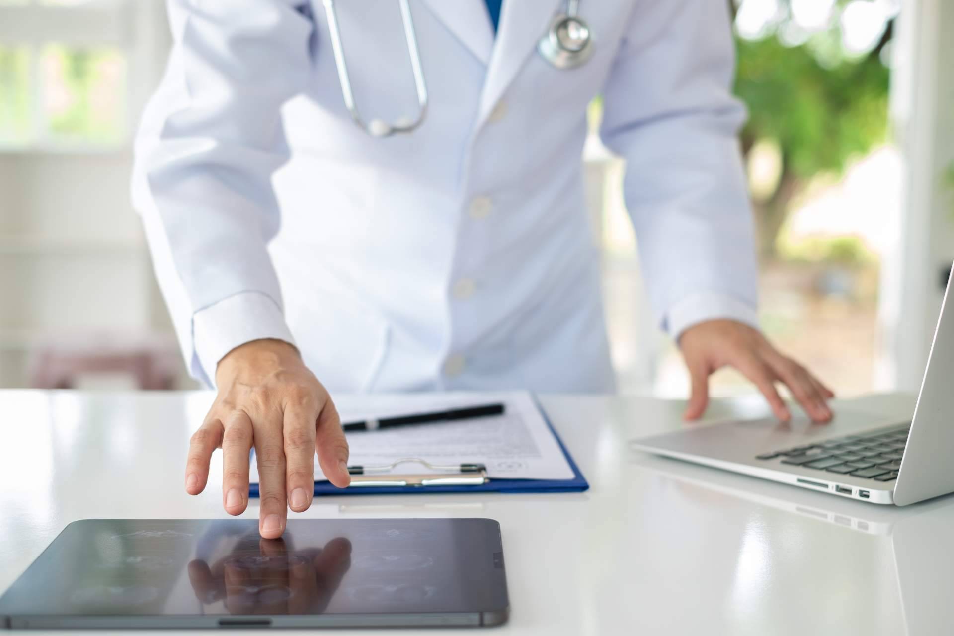 Recurrir al business intelligence para optimizar la gestión hospitalaria, con Benchmarking Sanitario 3.0