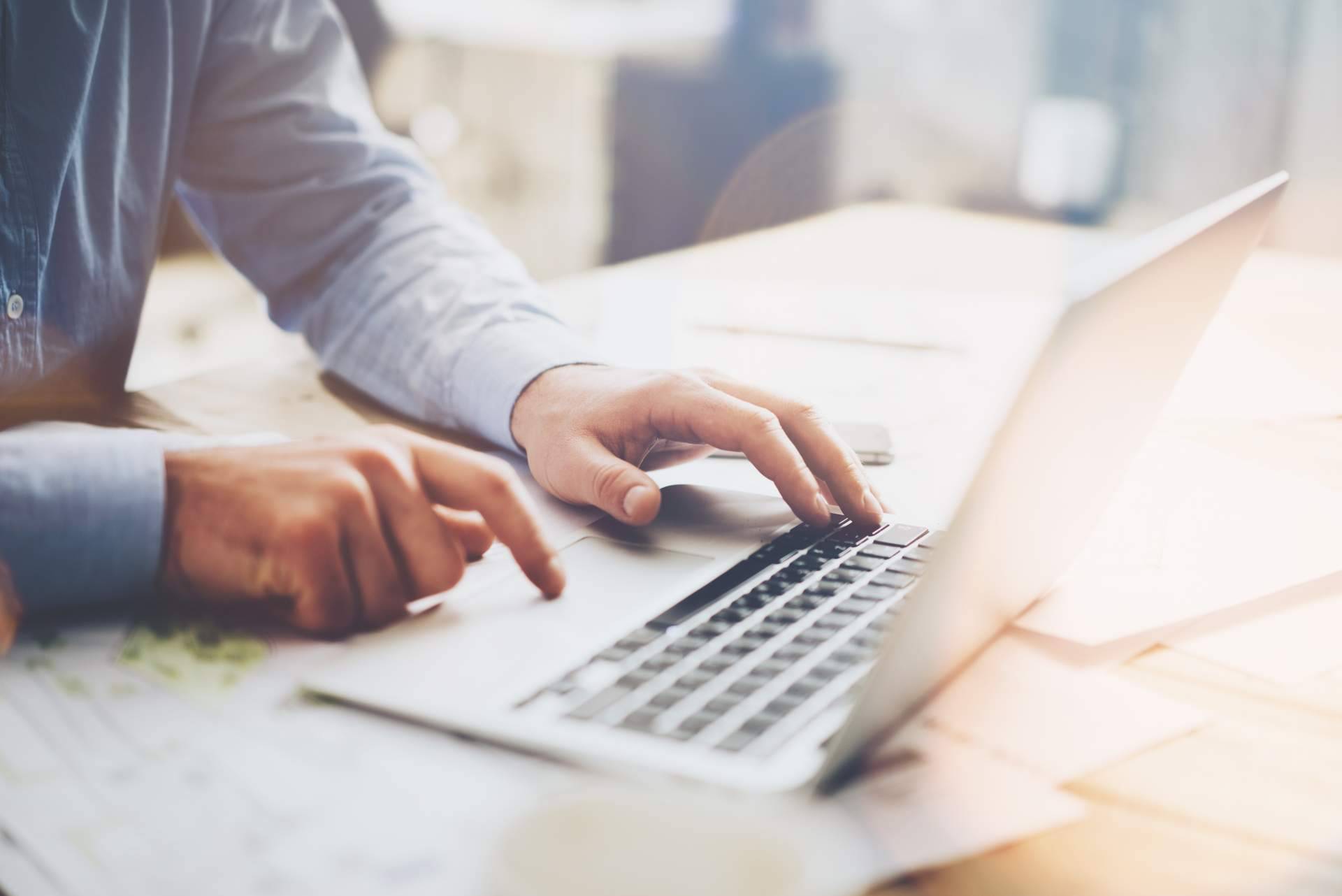 Ados Asesoría Alternativa trabaja con algunas de las plataformas referentes en el sector de la educación virtual