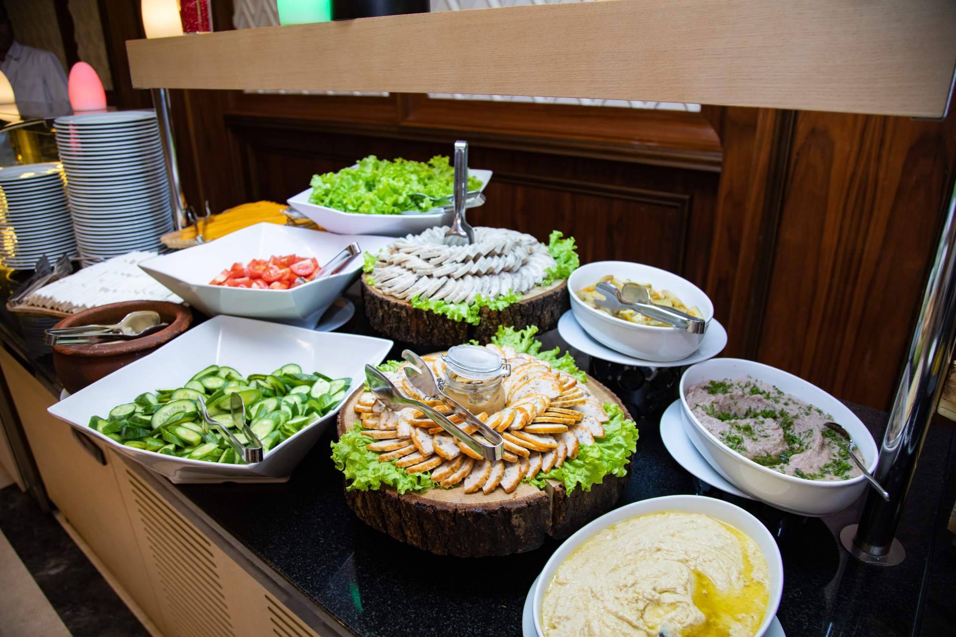 Alternativa a los restaurantes, comer en los hoteles sin estar alojado ya es una realidad gracias a Eatinn