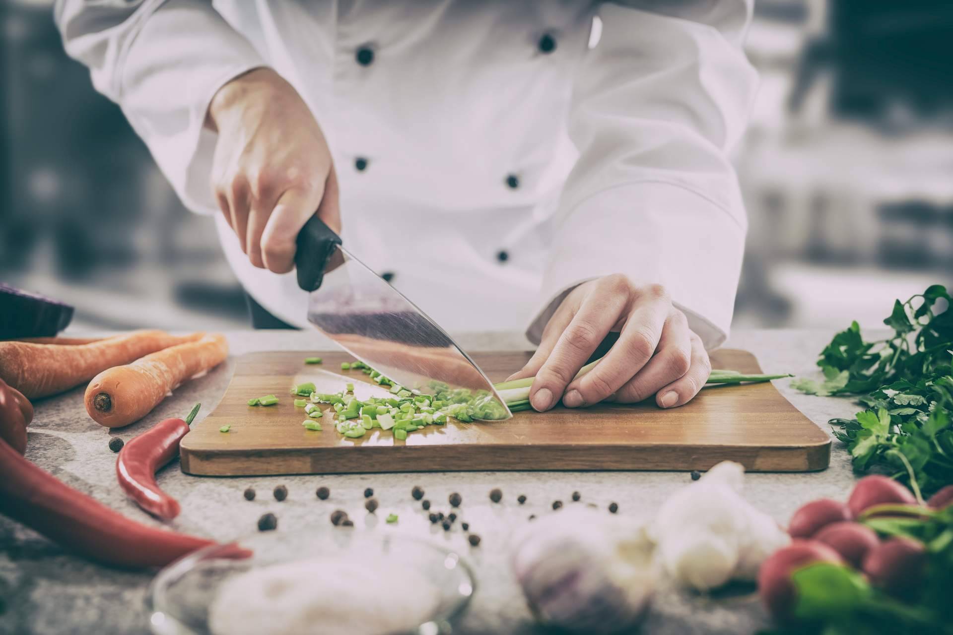 ¿Cuáles son las chaquetillas de cocinero que marcan tendencia?