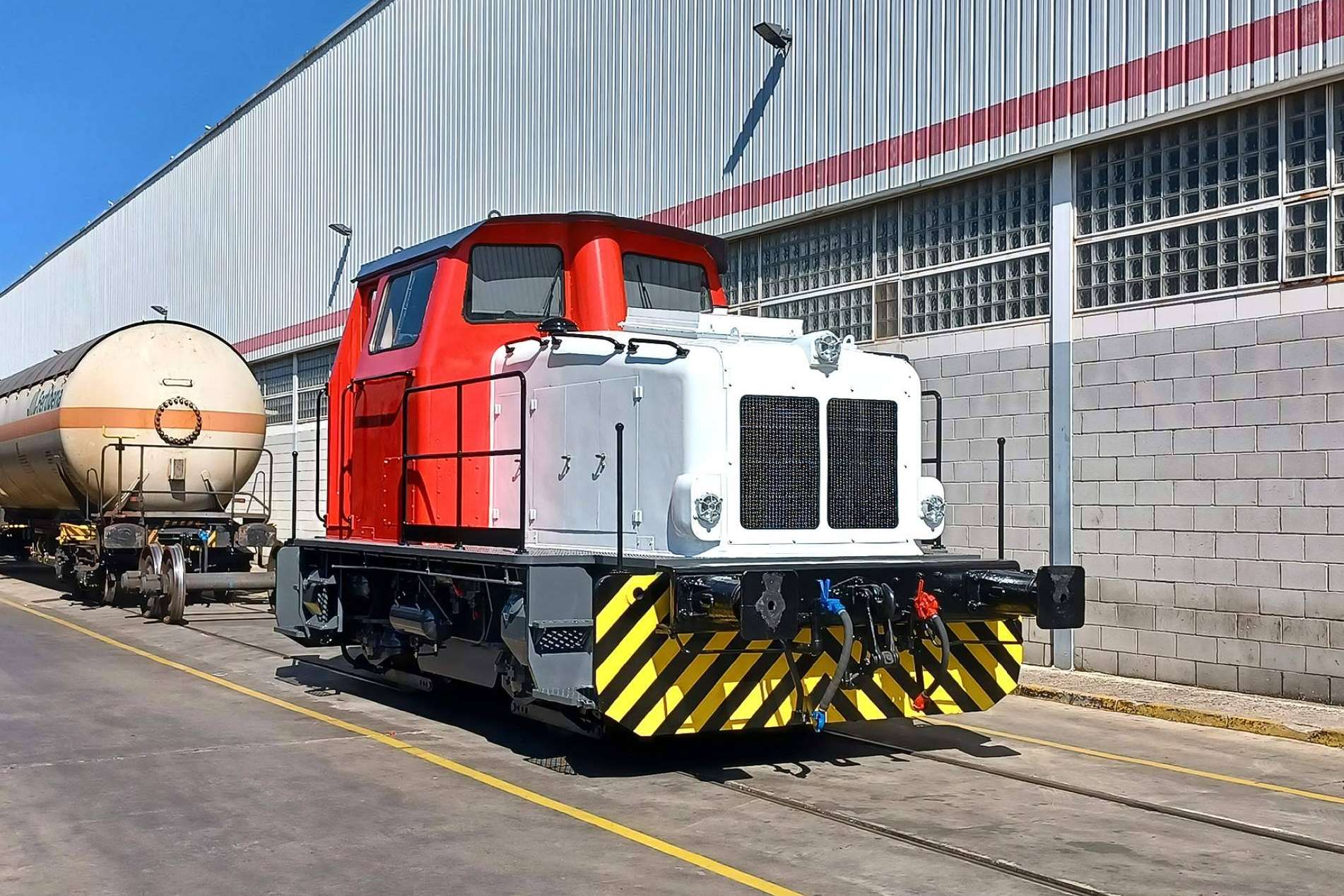Una histórica locomotora de REPSOL, restaurada por la Fundación del Patrimonio Ferroviario