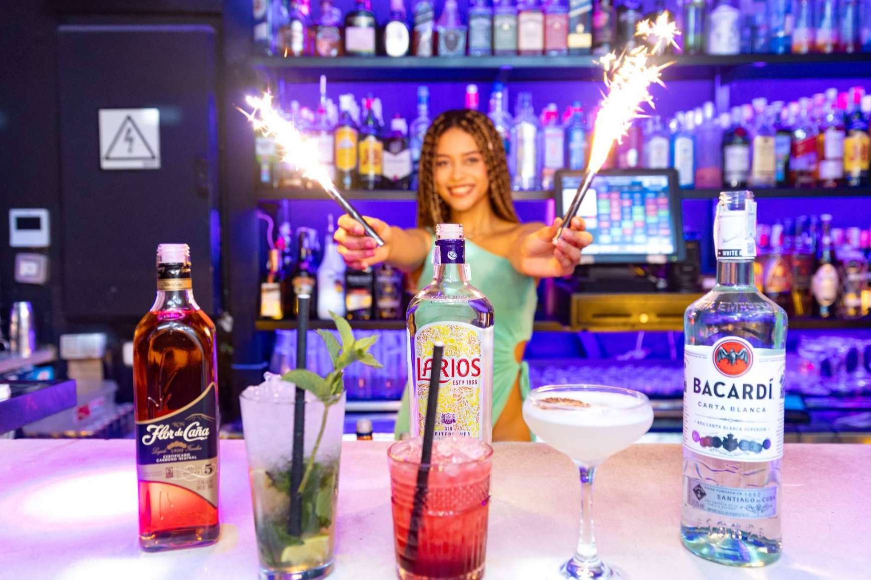 Commo - Espit Chupitos Madrid Sol cuenta con más de 600 chupitos y shows en vivo