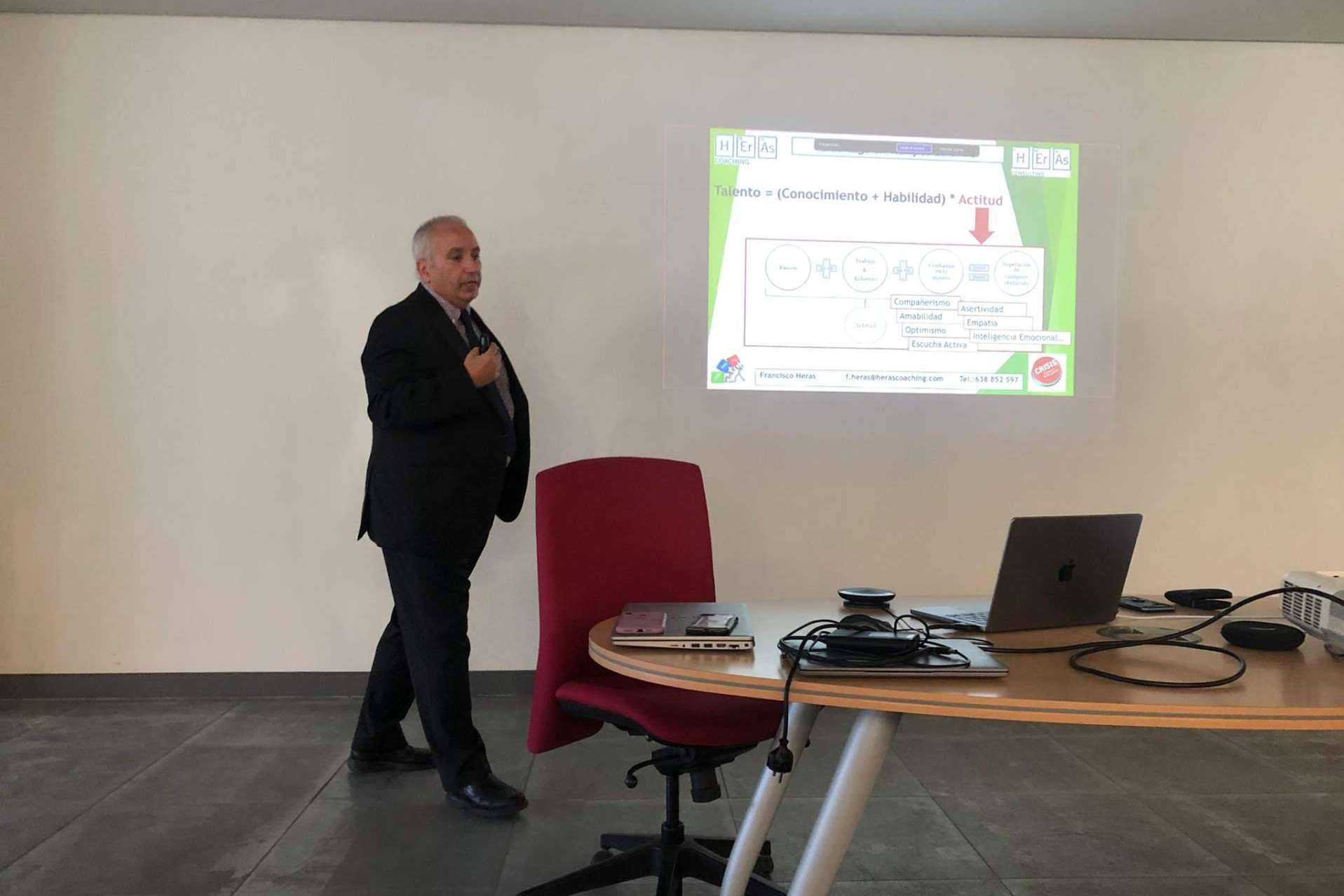 ¿Cuáles son los beneficios del online coaching?, por Heras