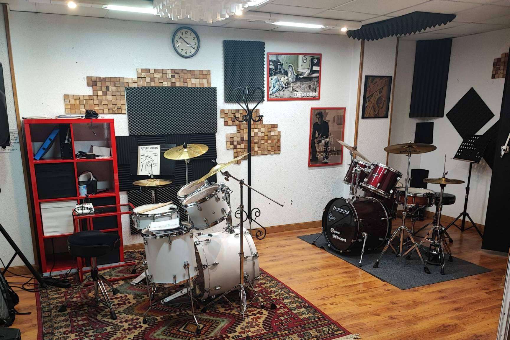 Clases colectivas e individuales en la Escuela de música Blancas y Negras, una academia de referencia en Ciempozuelos, Madrid