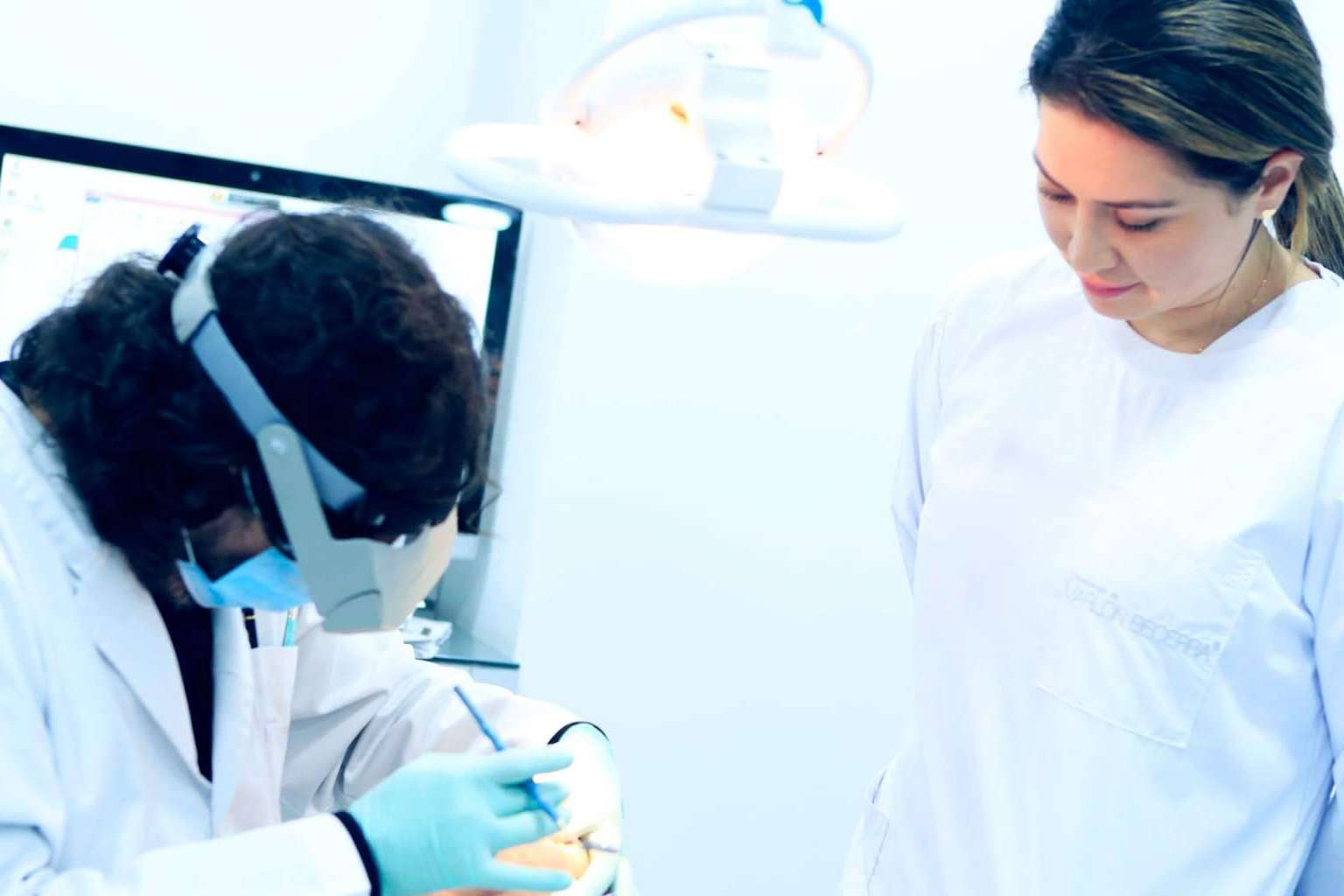 Optimizar la sonrisa con el diseño de sonrisa de Odontología de Marlon Becerra