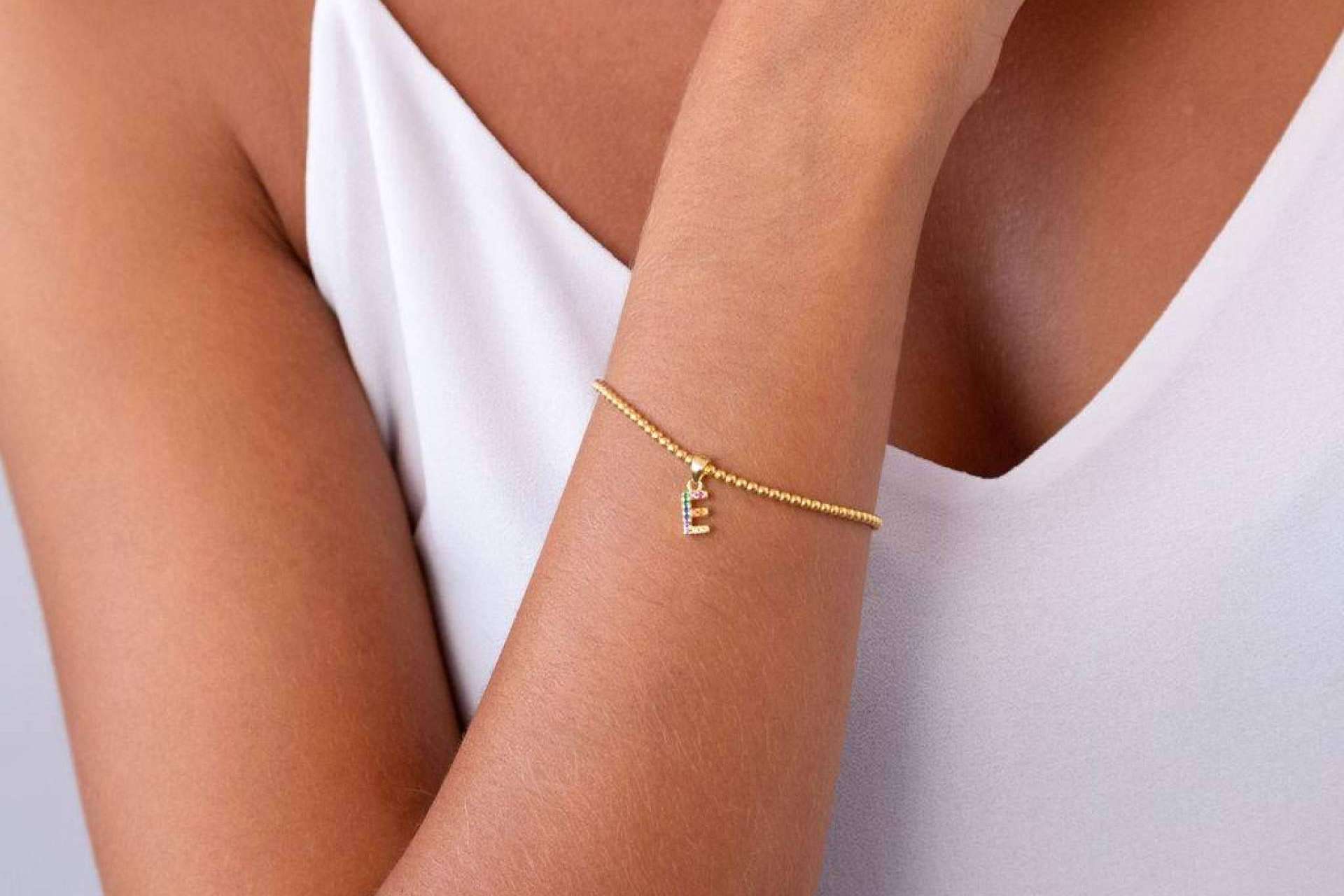 Pulseras con iniciales, un regalo significativo para alguien especial