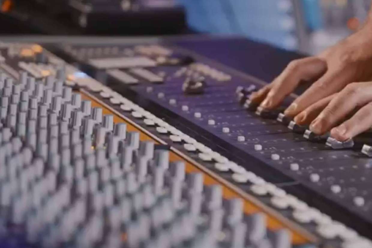 Los ingenieros de sonido profesionales de Órbita Sonora