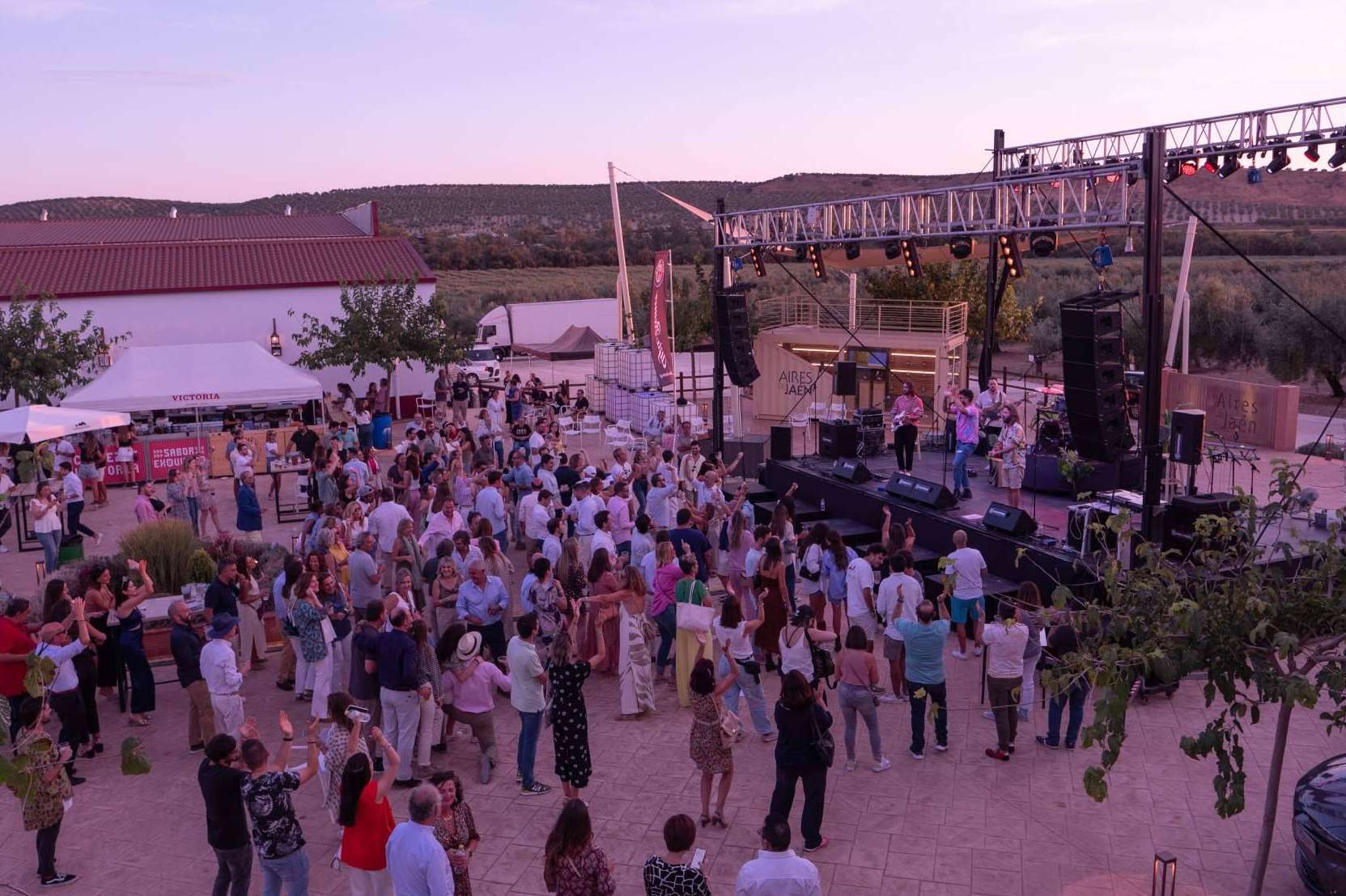 Para celebrar la cultura del aceite, el festival de Jaén III Tardeo entre Olivos