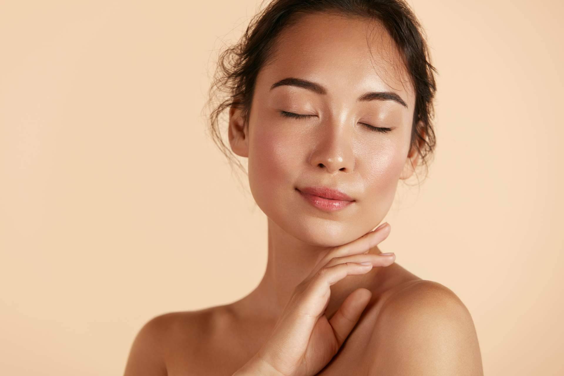 ¿Cuáles son los beneficios de la crema/sérum de Esbeltia para una piel radiante?