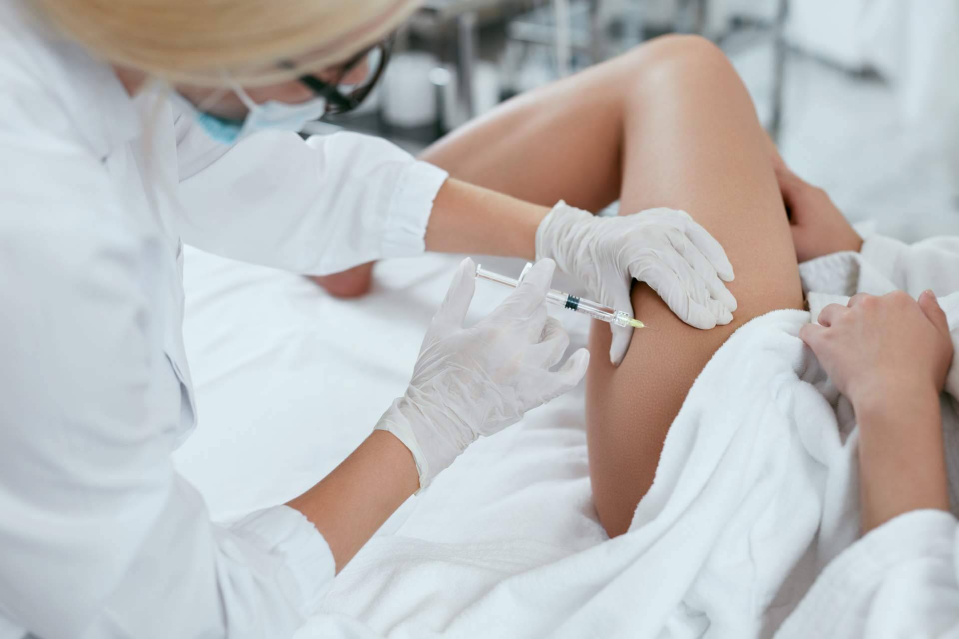 Mesoterapia corporal para tonificar e hidratar la piel y reducir la celulitis, en Clínica Zahara