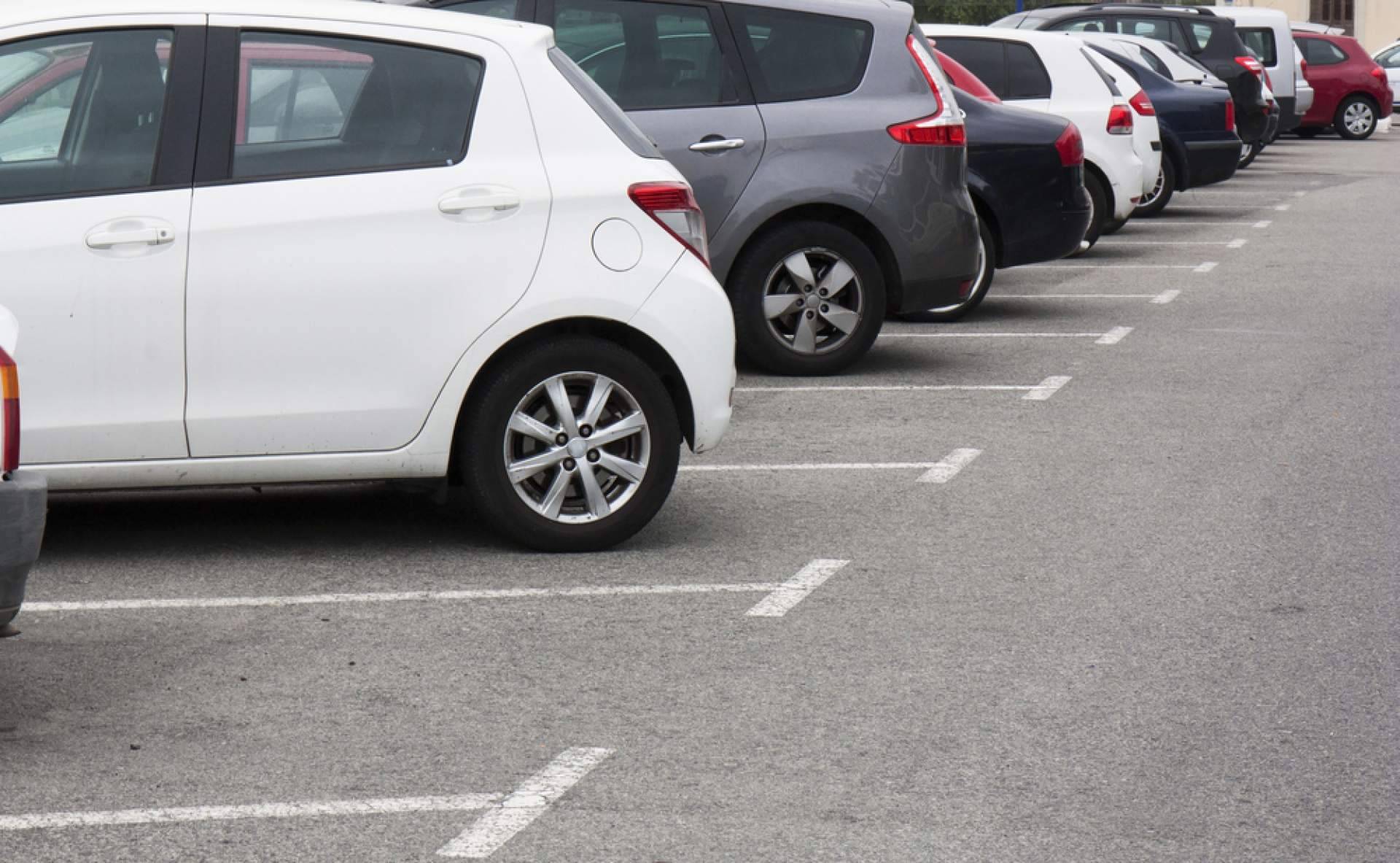 ¿Dónde aparcar el coche al lado del aeropuerto de Alicante de forma segura? Monster Parking
