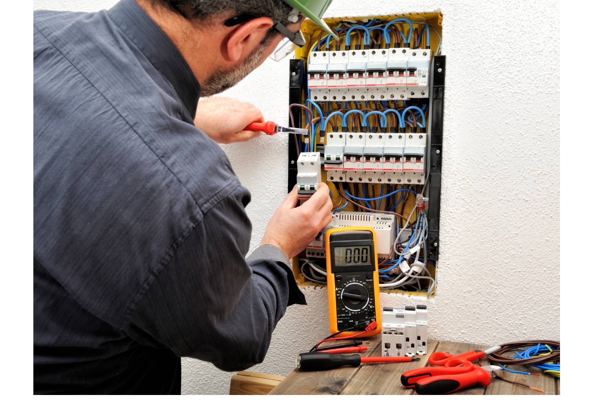 Protección ante incidentes eléctricos; interruptores Acti 9 ic40v de Cadenza Electric