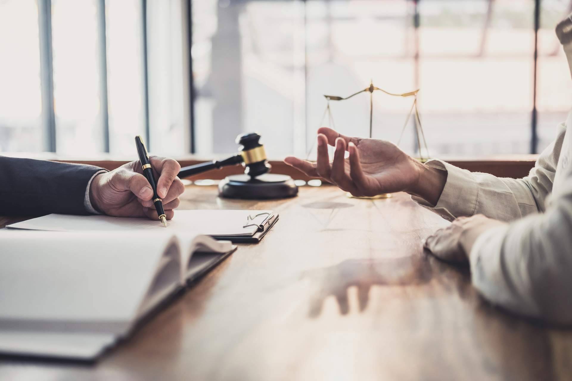 ¿Cómo encontrar una empresa de referencia en servicios legales? Legal Center