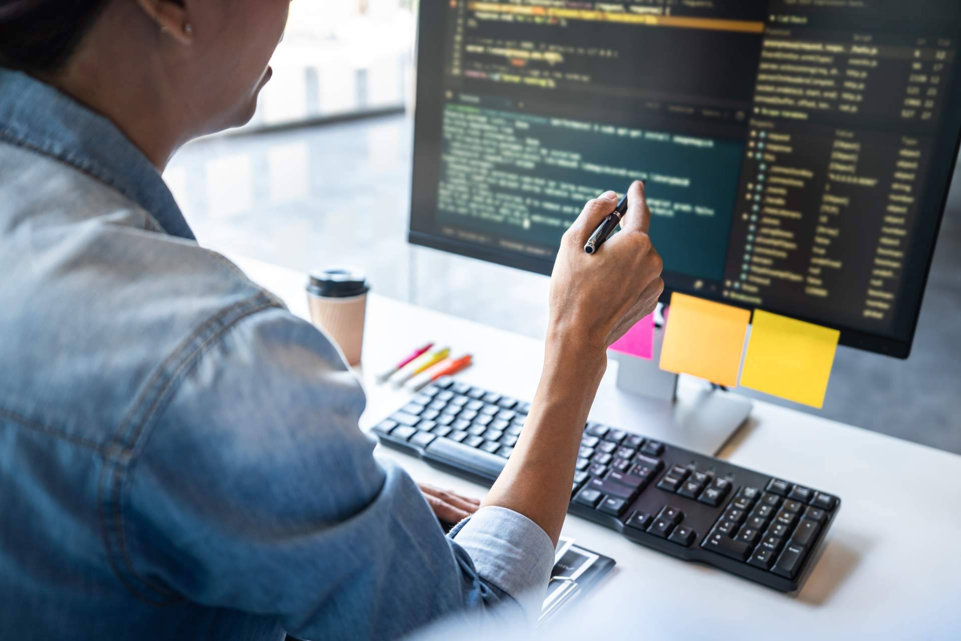 ¿Dónde se pueden encontrar especialistas en mantenimiento web?, en Idital