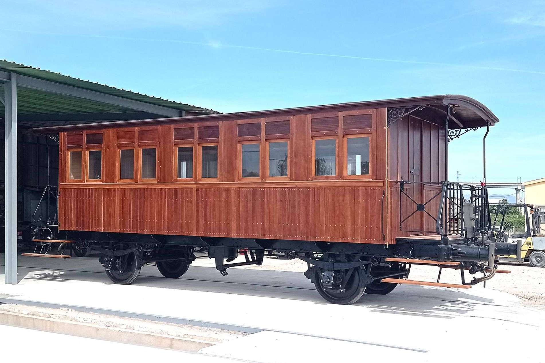 La Fundación del Patrimonio Ferroviario restaura un histórico coche de ferrocarril de MZA