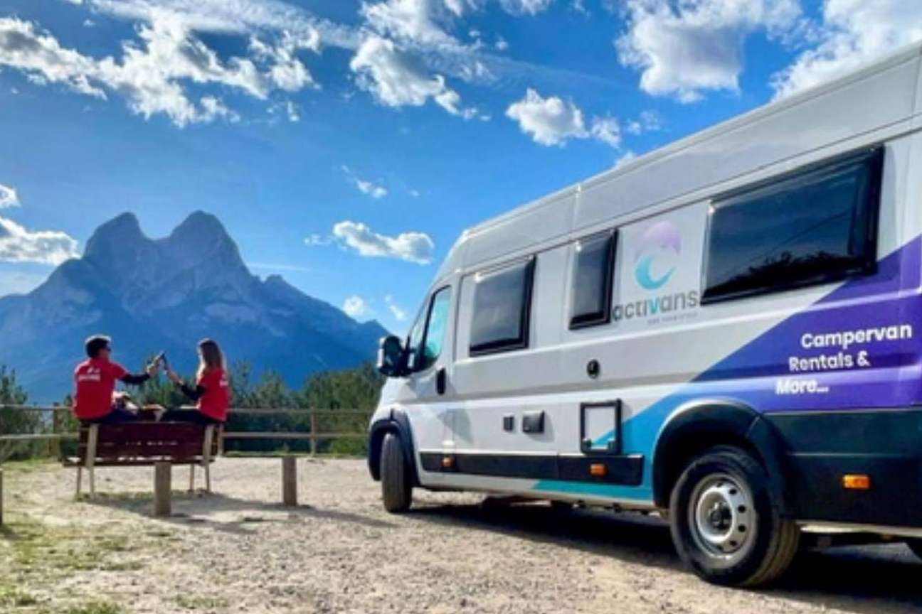 Activans ofrece el alquiler de autocaravanas en Girona para realizar viajes con perros