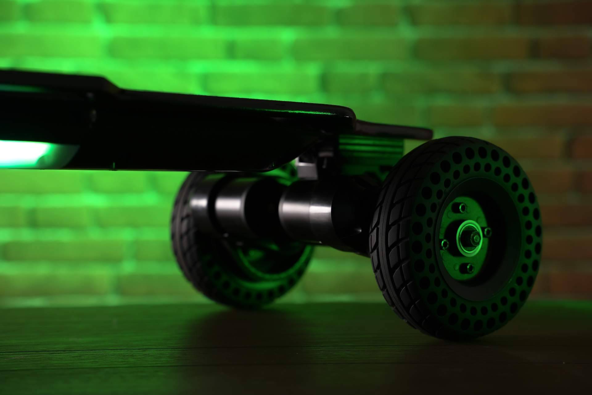 Tomahawk Skateboards habla sobre el funcionamiento del motor eléctrico en los skateboards