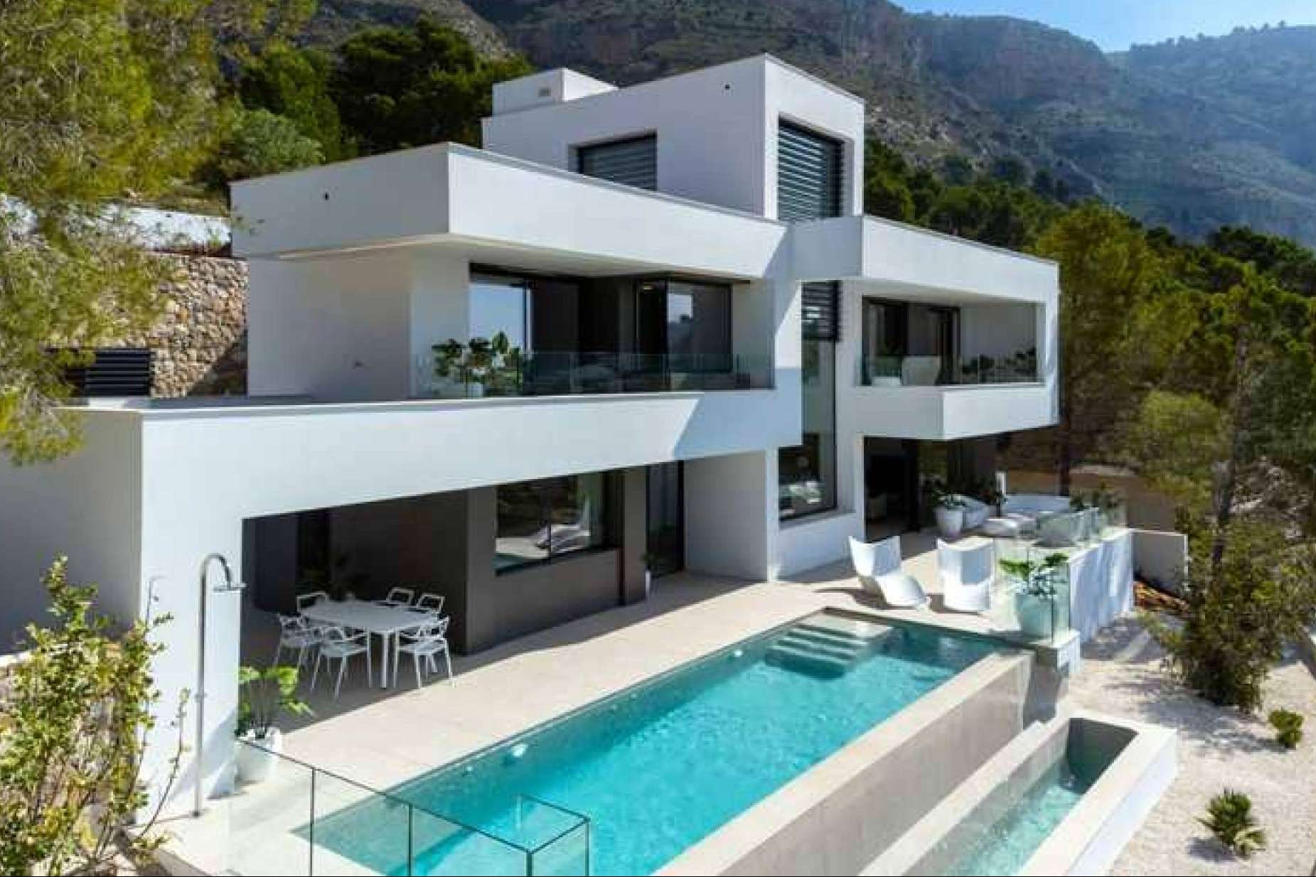 Home Target se ocupa de la venta de propiedades de obra nueva y segunda mano en la Costa Blanca