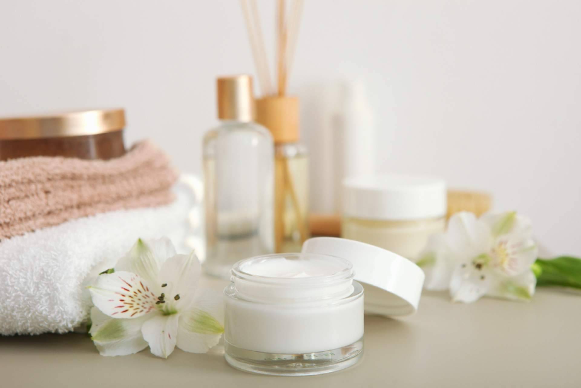 ¿Cómo es la cosmética facial para el cuidado de la piel?, con Farmacias 5 Estrellas
