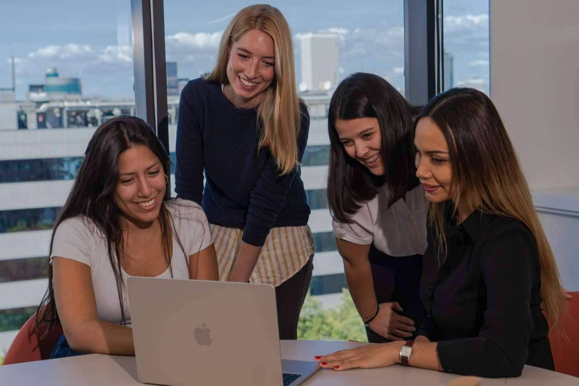 El servicio de personal branding de Primera Impresión permite alcanzar una identidad corporativa sólida y efectiva