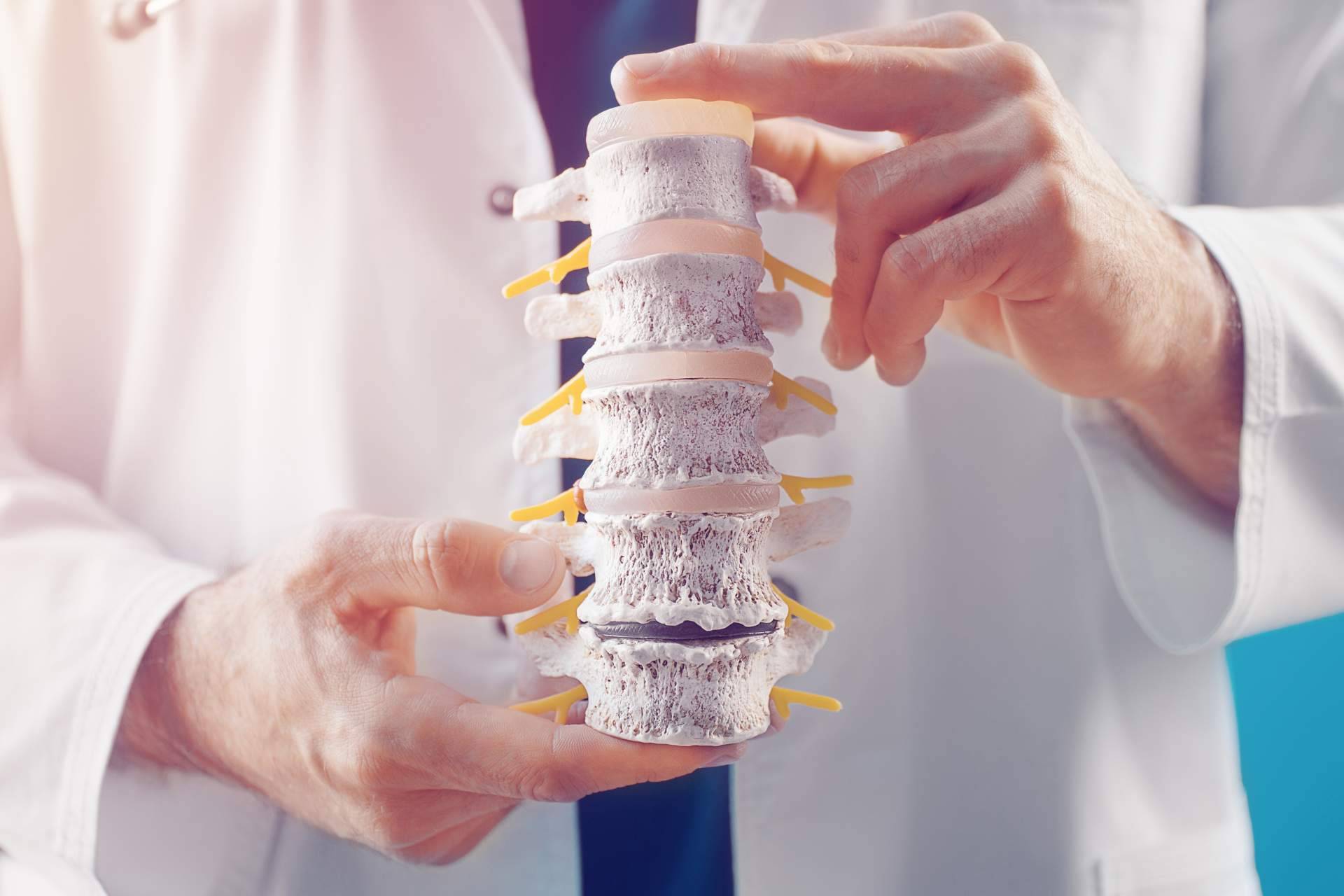 Detectando problemas en la columna; ¿cuándo hay que acudir al especialista?
