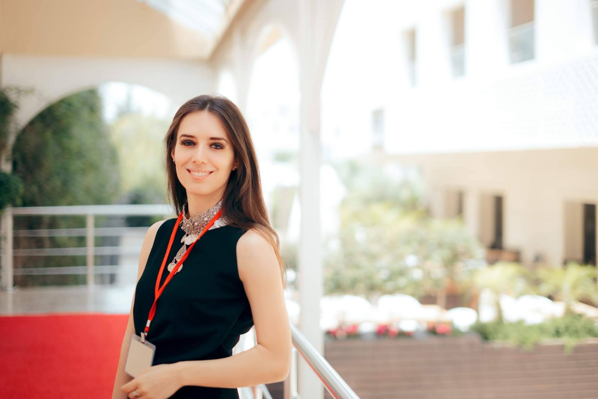 La profesionalidad de las azafatas de congresos de la mano de AB Grupo