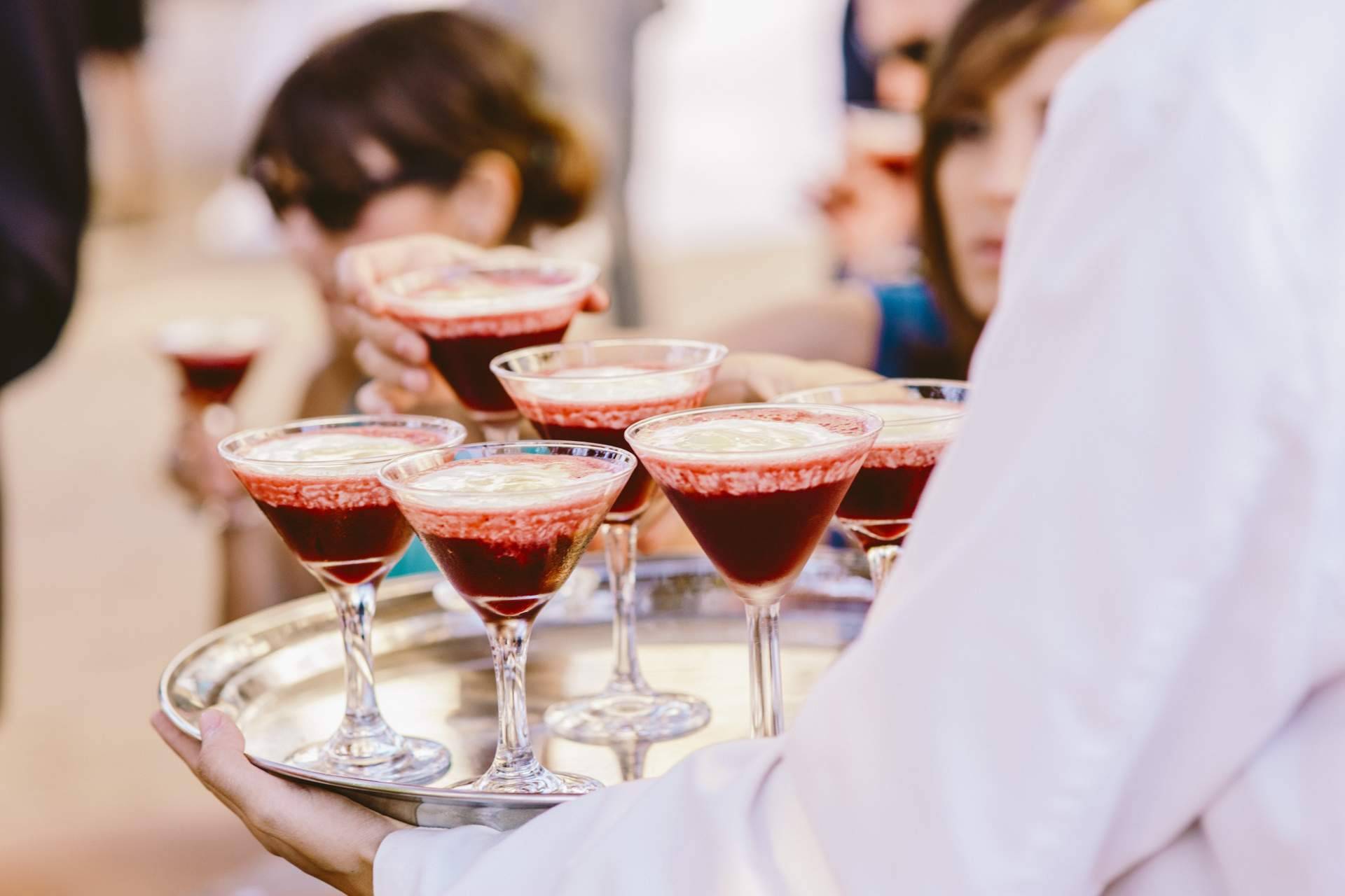 Cóctel de bodas personalizado, un producto de gran éxito según la ESCOM
