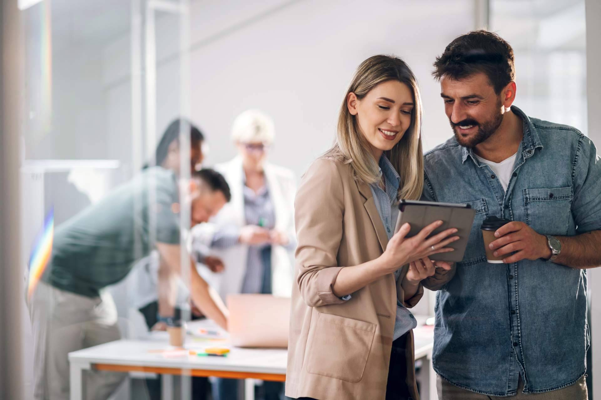 Las diferencias entre el marketing industrial y el marketing de consumo, con BCM Marketing