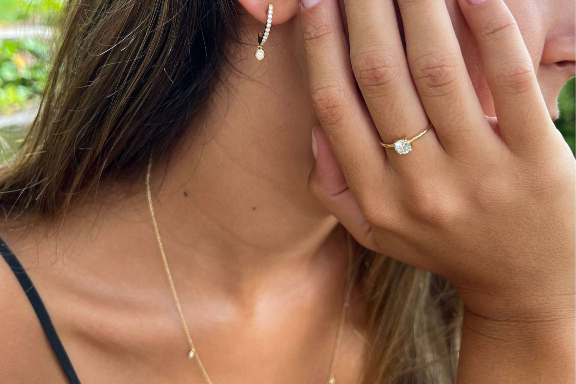 Joyas básicas, ideales para lucir después del verano con una piel bronceada