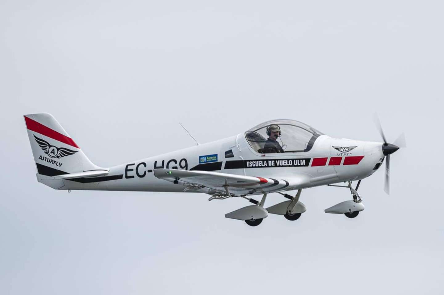 La influencia en la aviación deportiva de Asturfly y seguridad en la aviación ultraligera