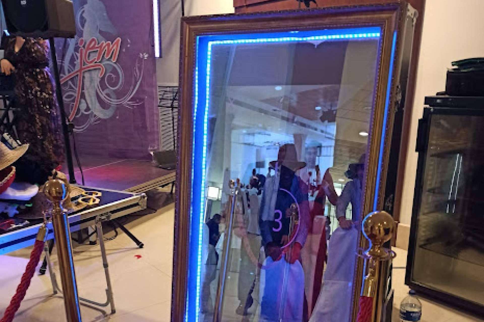 Foto Show Espejo Mágico y sus fotomatones en Valencia