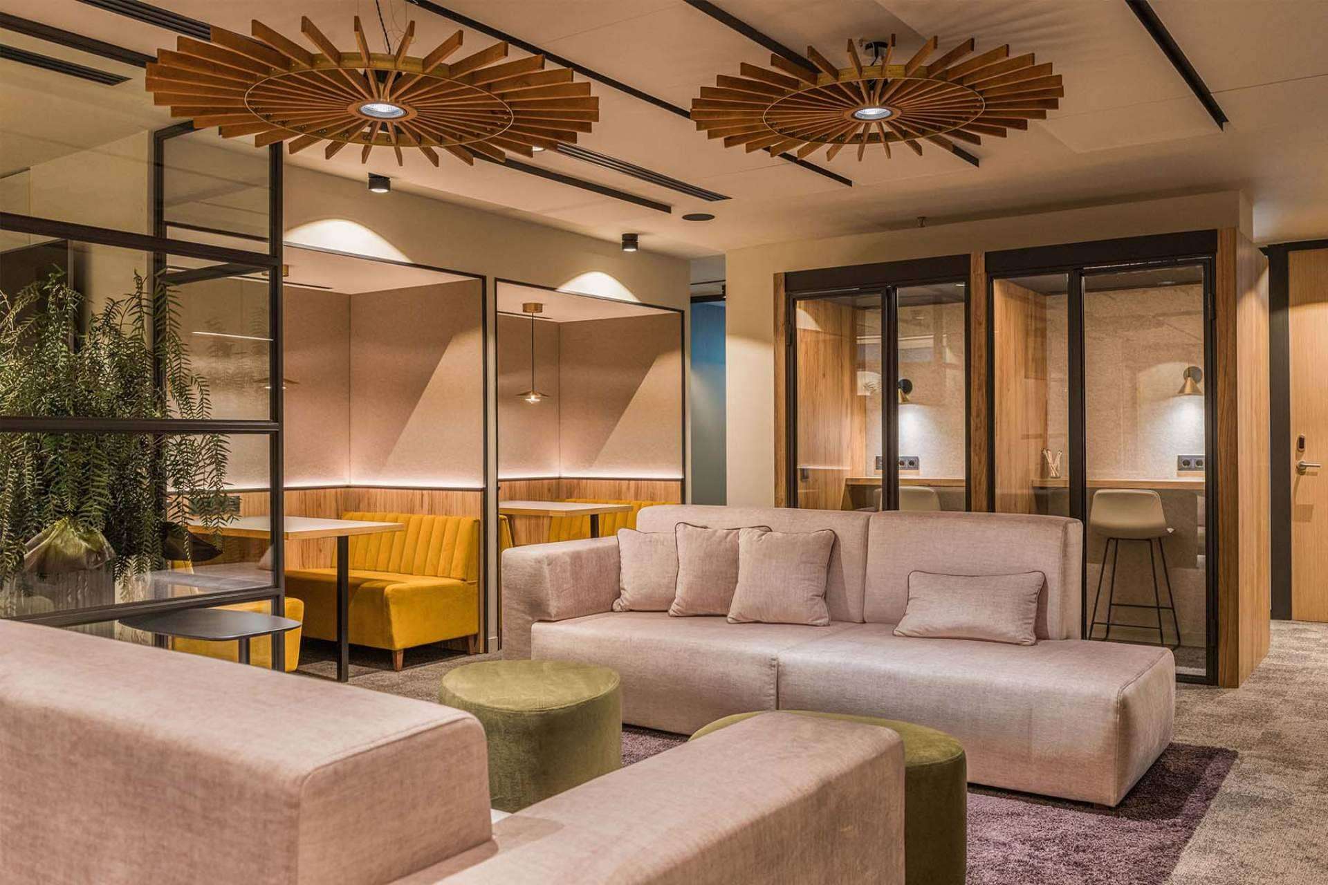 Cómo impulsar el bienestar y la productividad con el interiorismo de oficinas