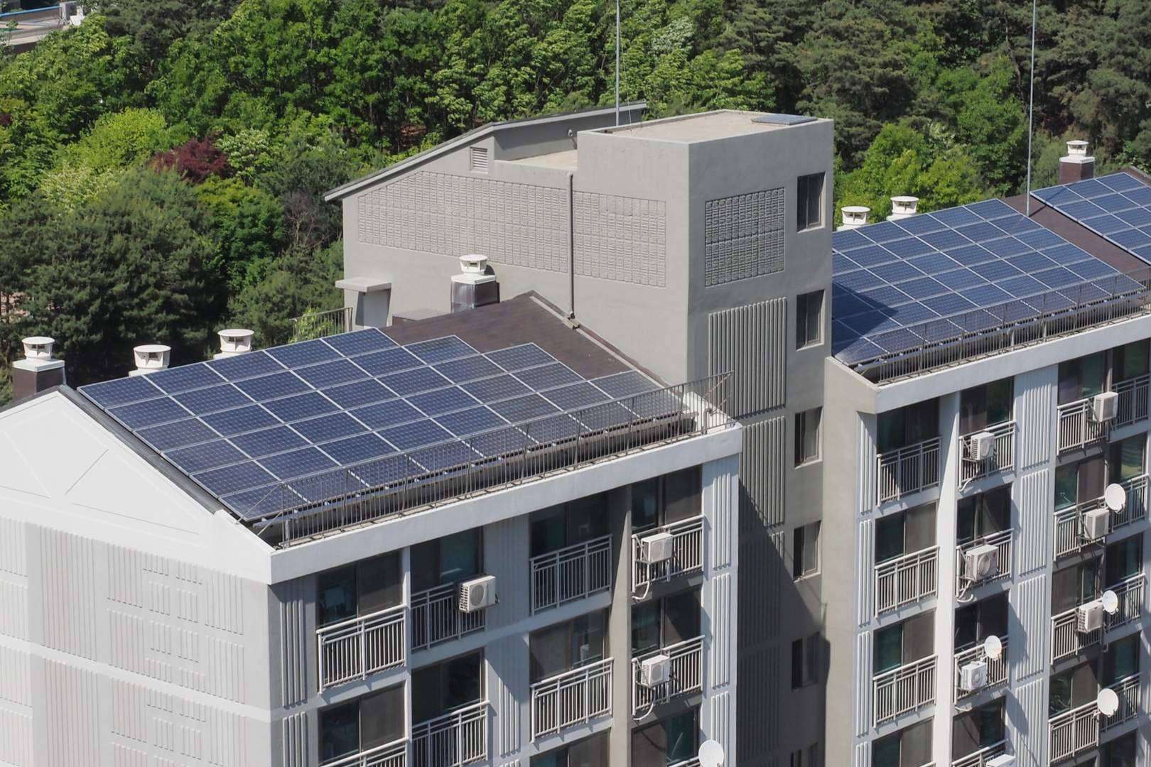 Iberdrola se encarga de la instalación de su primera comunidad solar en Aragón