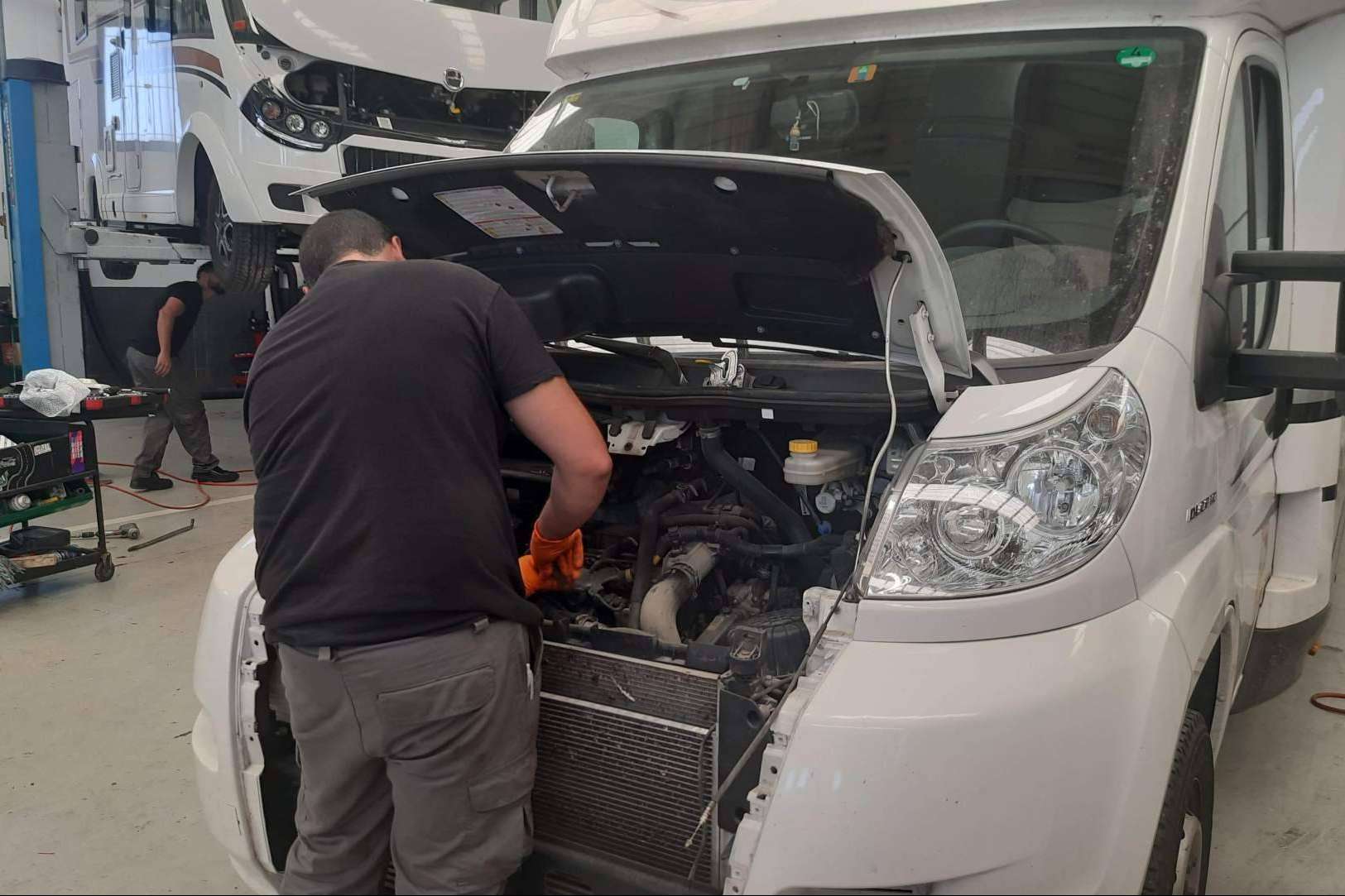 Con 35 años de experiencia, ASCAUTO ofrece reparación y mantenimiento de autocaravanas