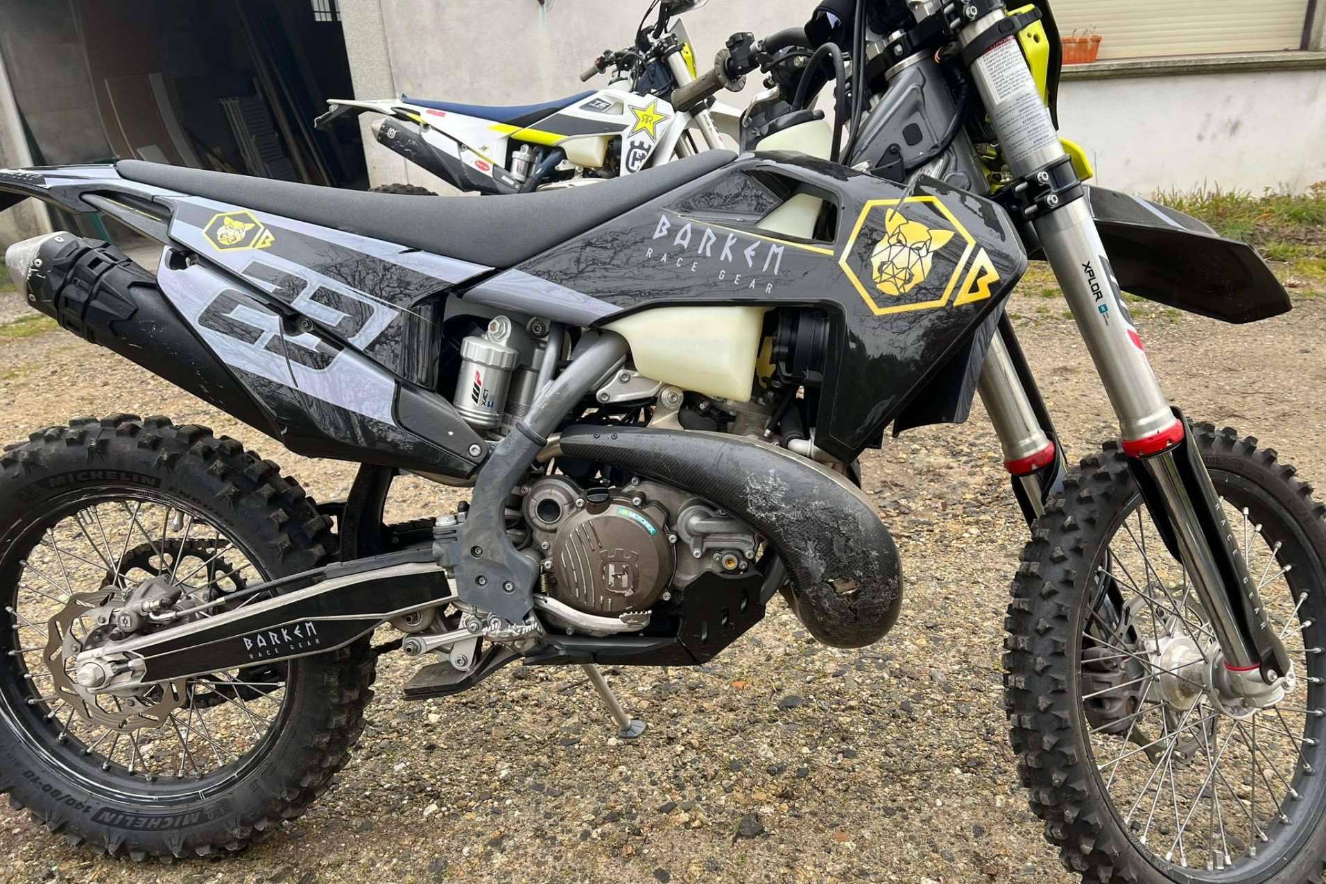 Adhesivos personalizados para motos off road en ADHESIVOSEMBARRADOS