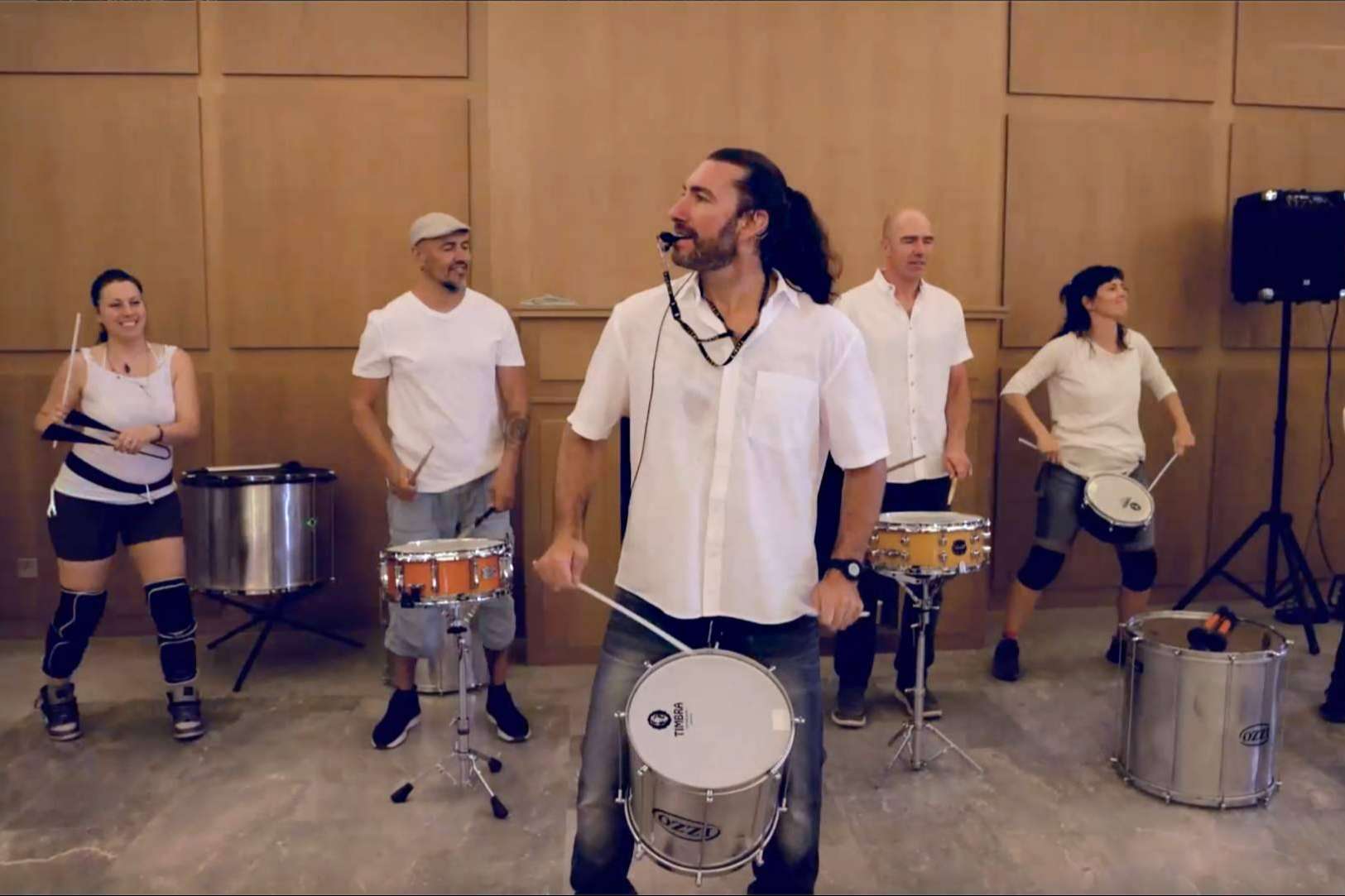 Integrando equipos a través de la percusión; Sinergia Sonora