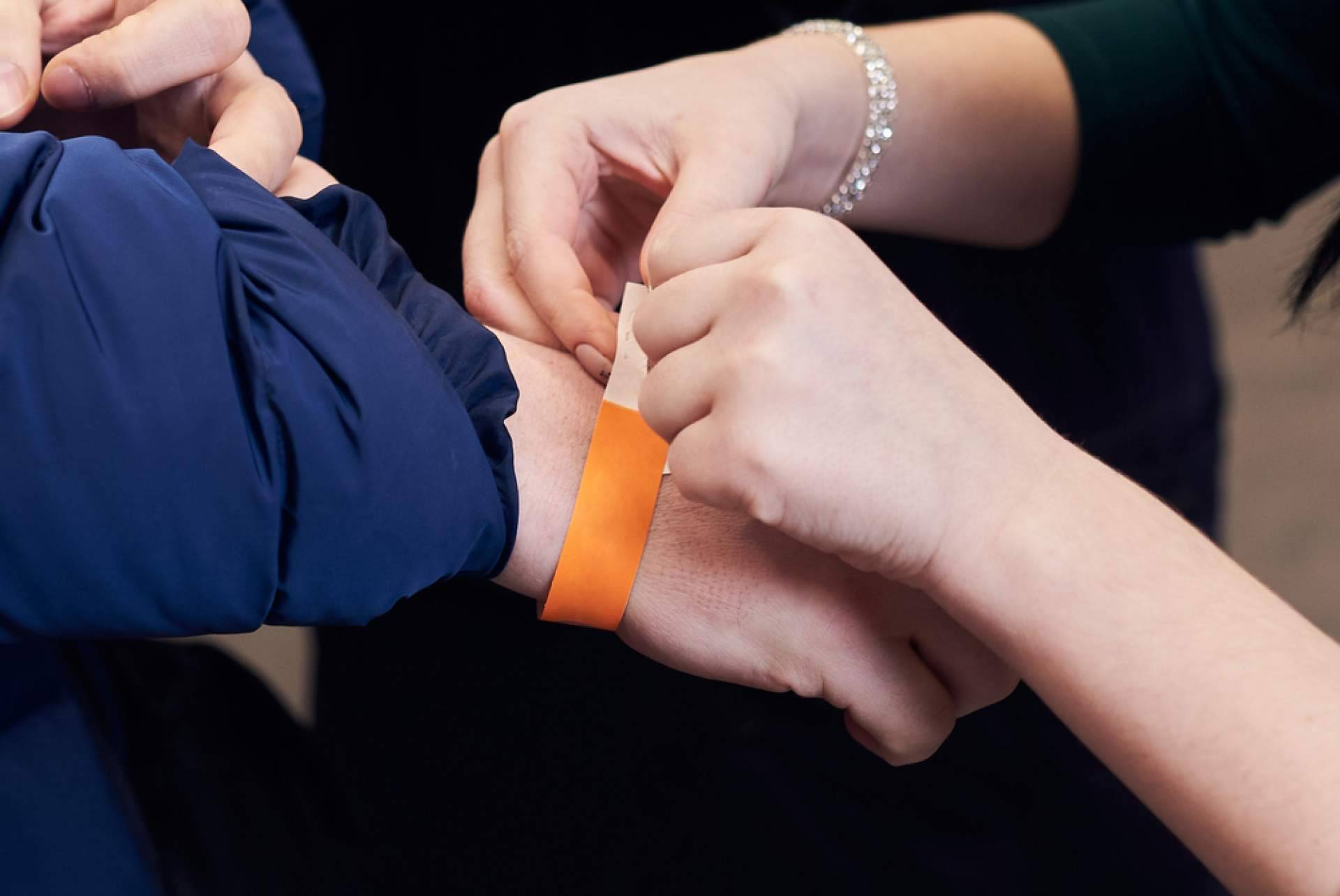 Pulseras Para Discotecas cuenta con diferentes tipos de pulseras para eventos