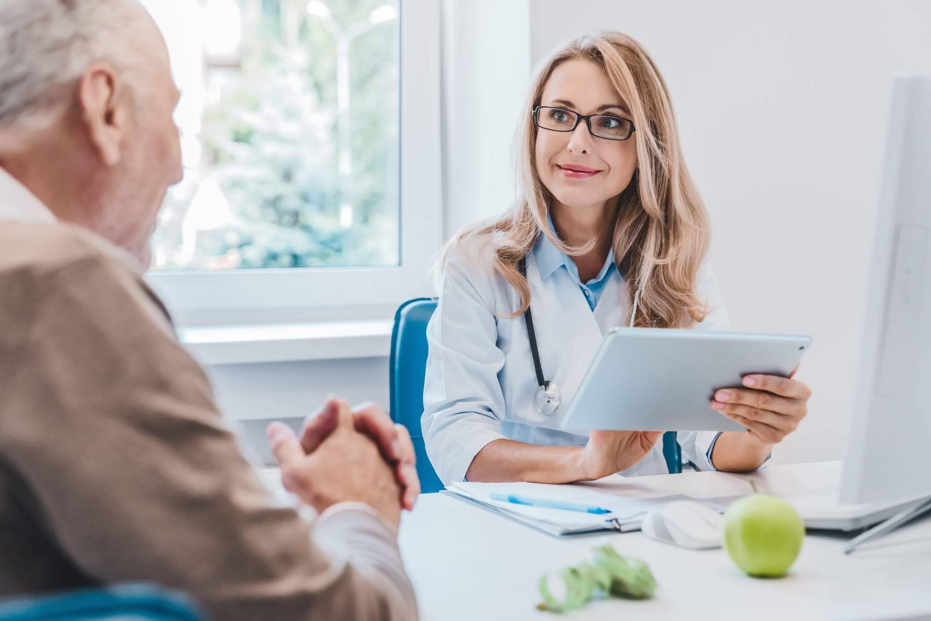La importancia de prevenir la deficiencia de nutrientes y enfermedades metabólicas en las personas mayores