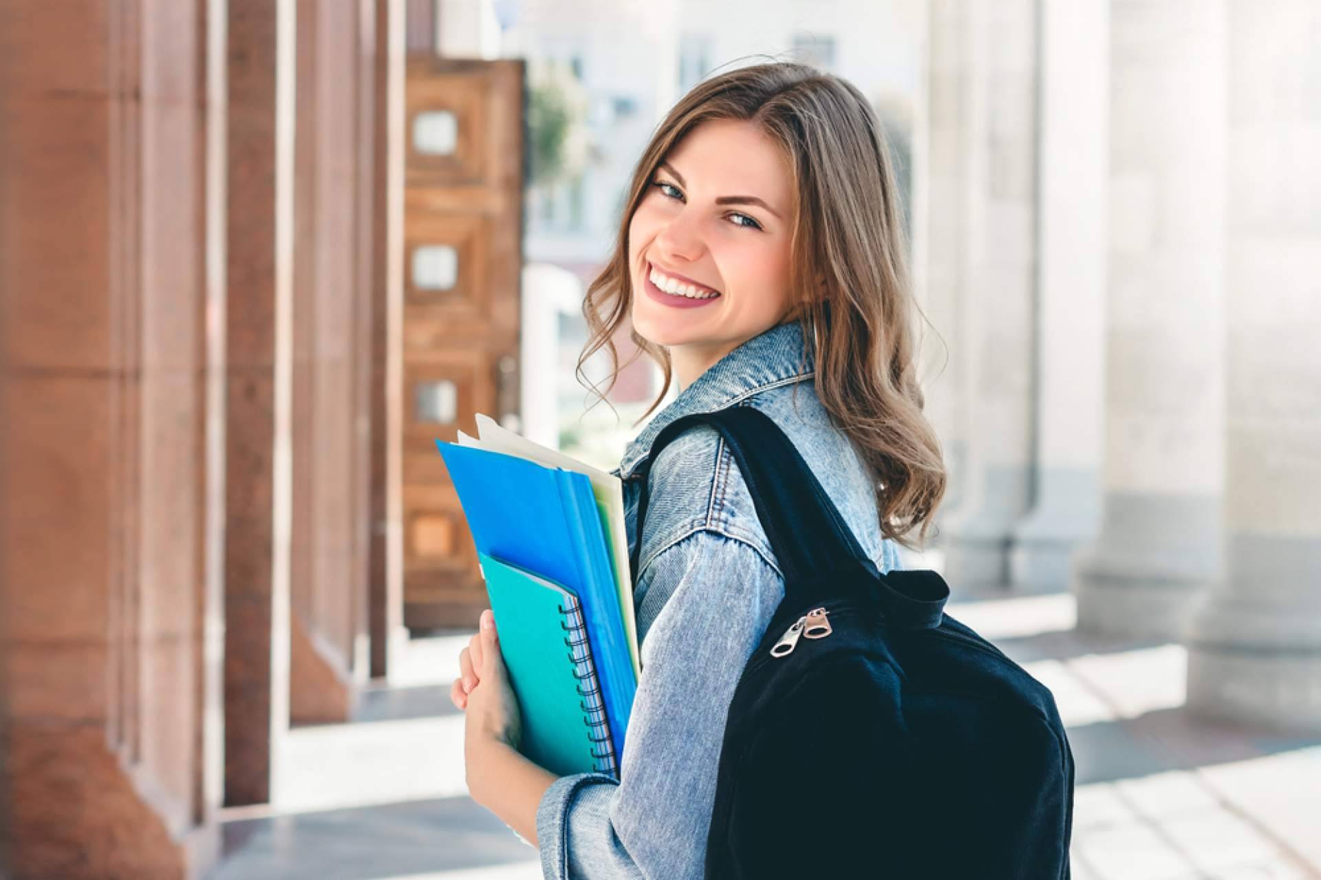 Seleccionar un centro de formación para aprender inglés según las necesidades, con Linguavisión