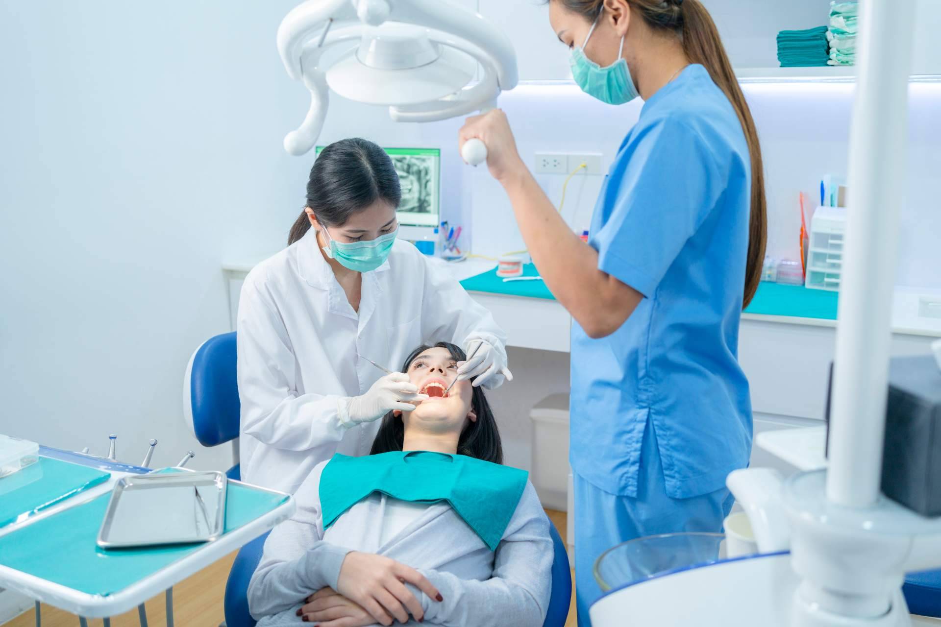 ¿Por qué es importante contratar especialistas en marketing para clínicas dentales y estéticas?, de la mano de Adentika Media