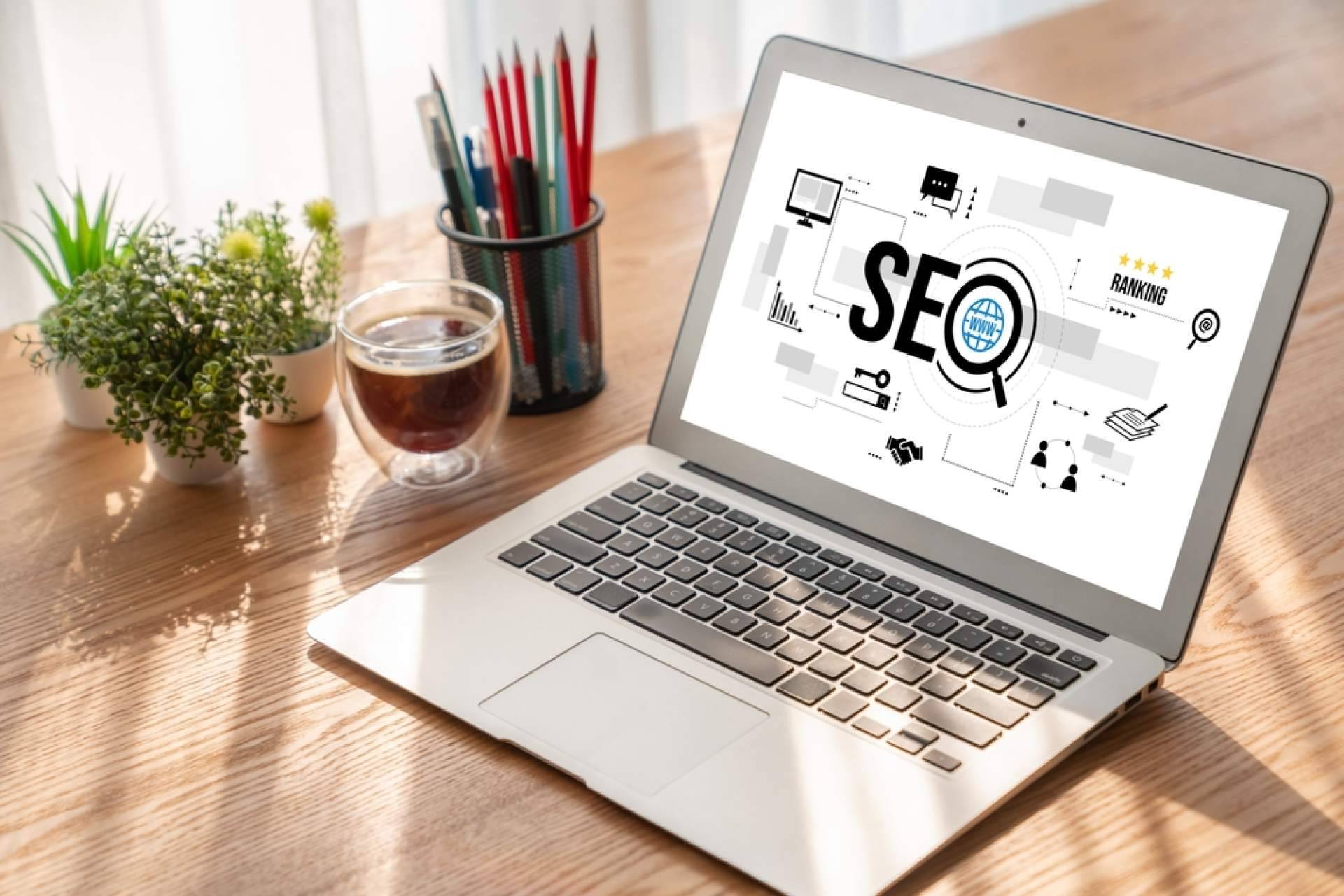 Queenpc explica las razones por las cuales optar por sus servicios de SEO