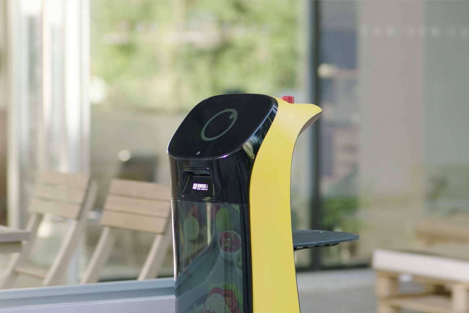 El robot ayudante de Telsystem para negocios de diversos tipos, Kettybot