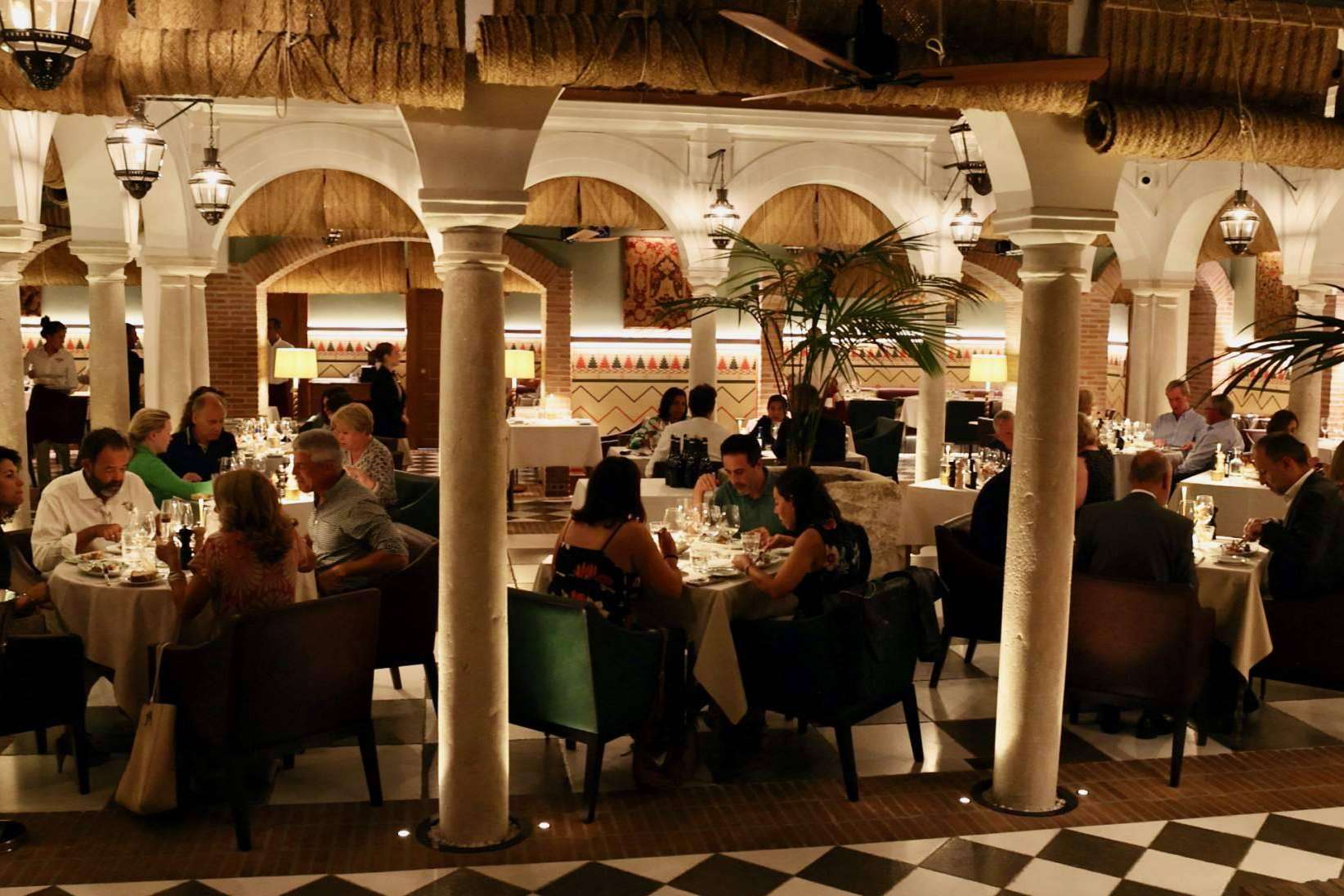 Con aforo completo MU.NA y Balausta (Palacio Solecio) se dieron cita en una noche cosmopolita en Málaga