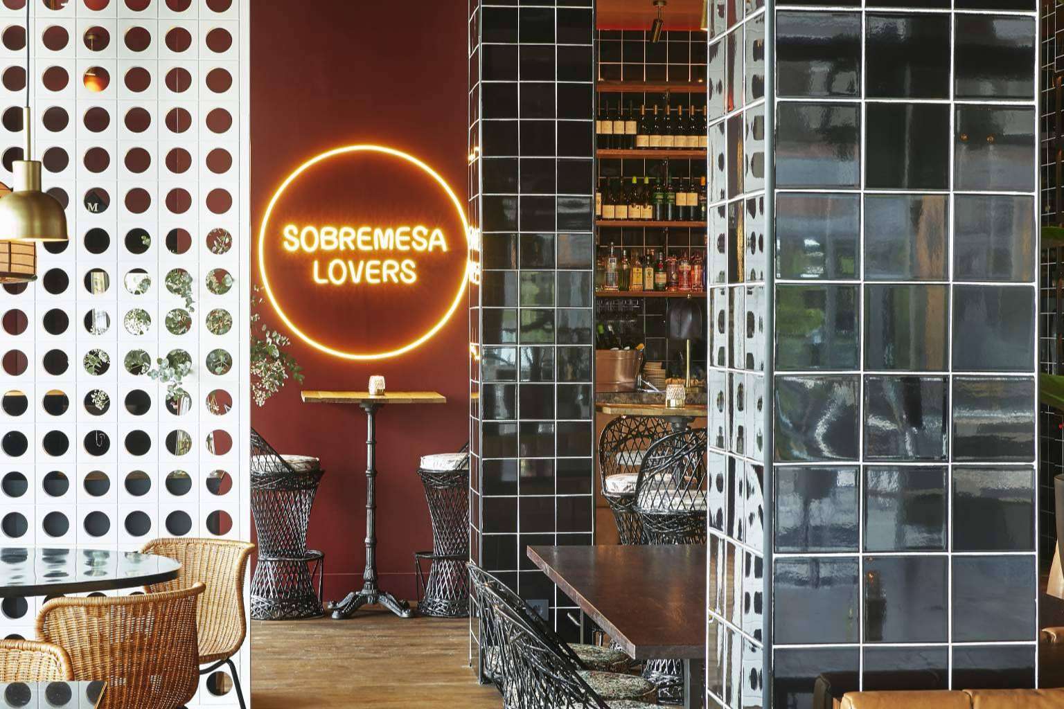 El local con personalidad propia, ASTA