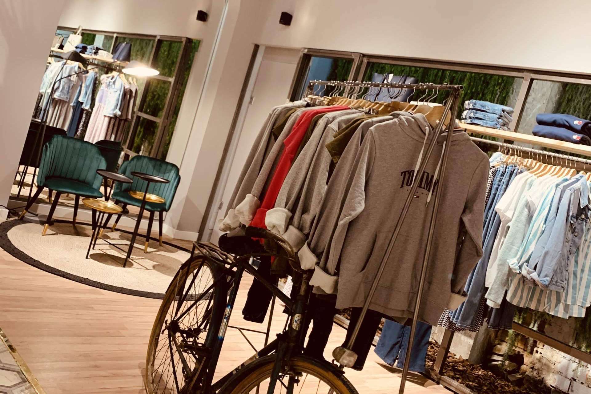 1Best Outlet se centra en la búsqueda de emprendedores para abrir una tienda de ropa